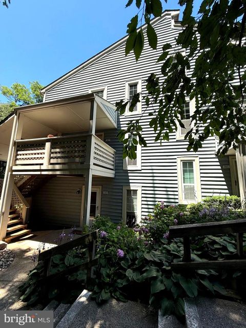 Condo For Sale - 7805 Willow Point Drive #7805<br/> Fairfax County, FALLS CHURCH, VA 22042