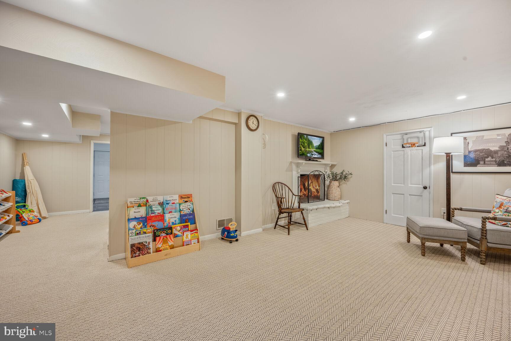 WESTMORELAND HILLS - Residential