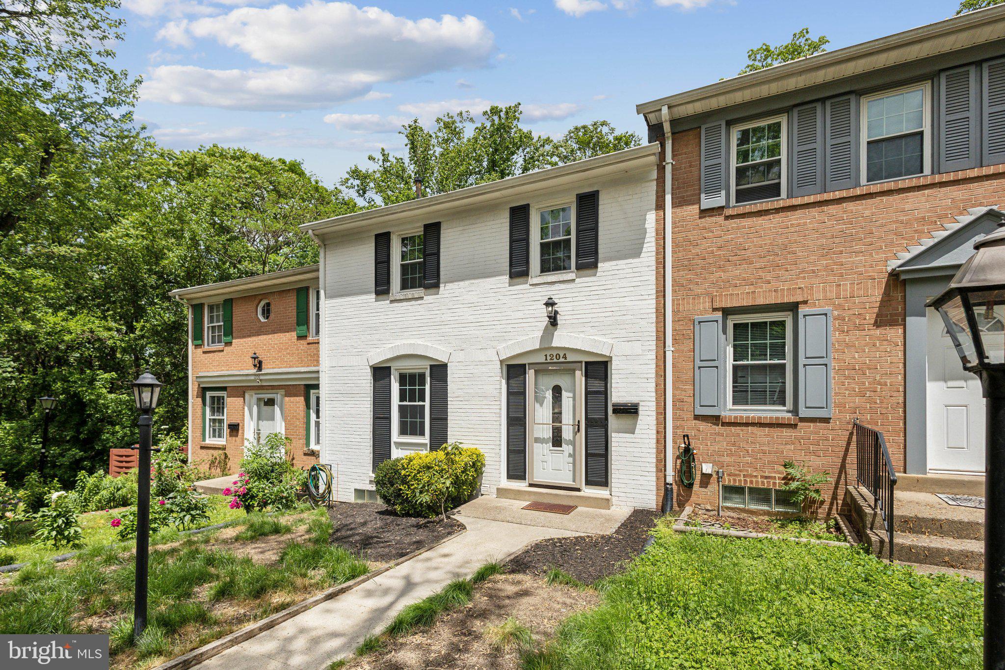 GREENWICH HILL - Residential Lease