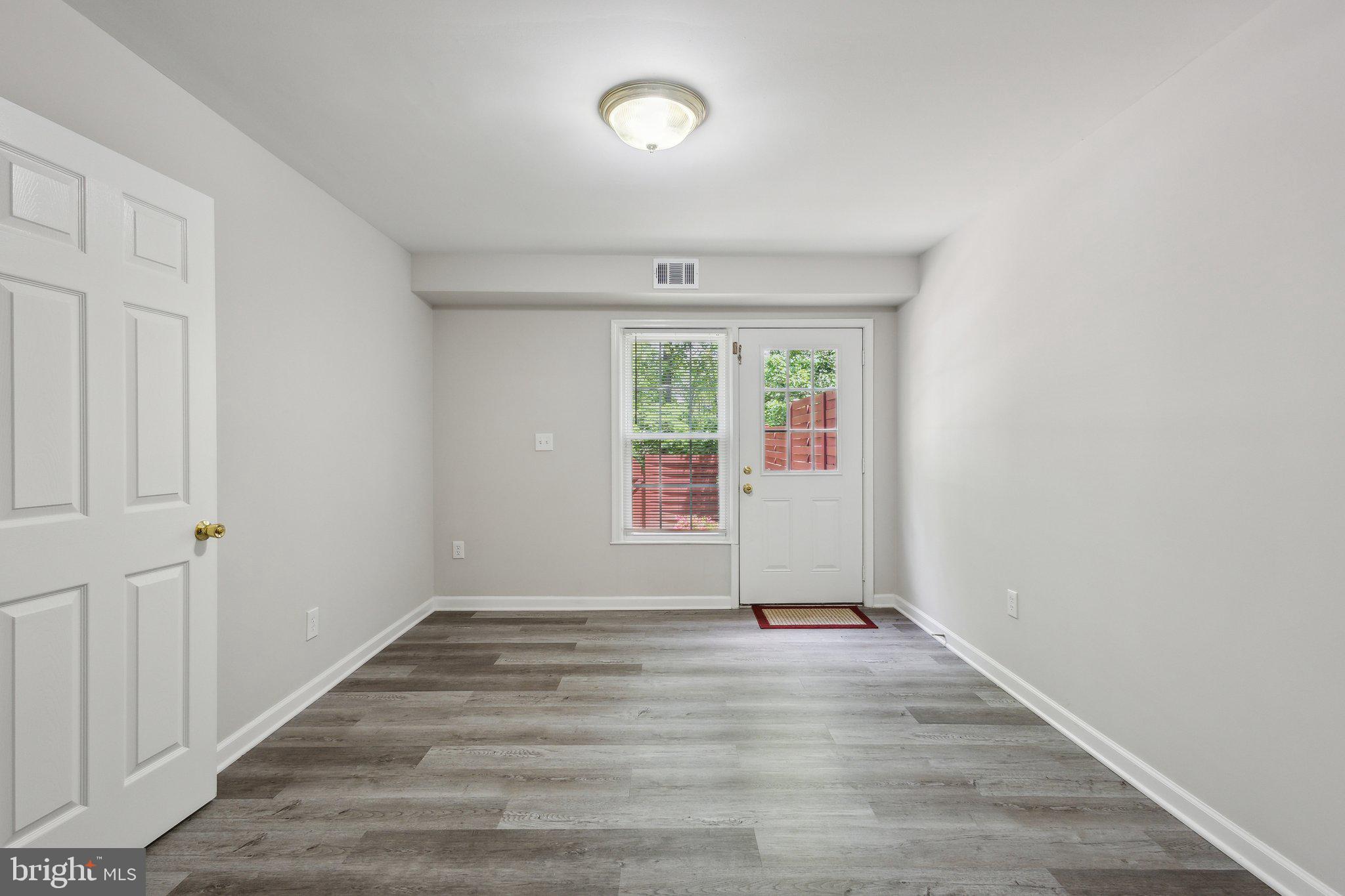 GREENWICH HILL - Residential Lease