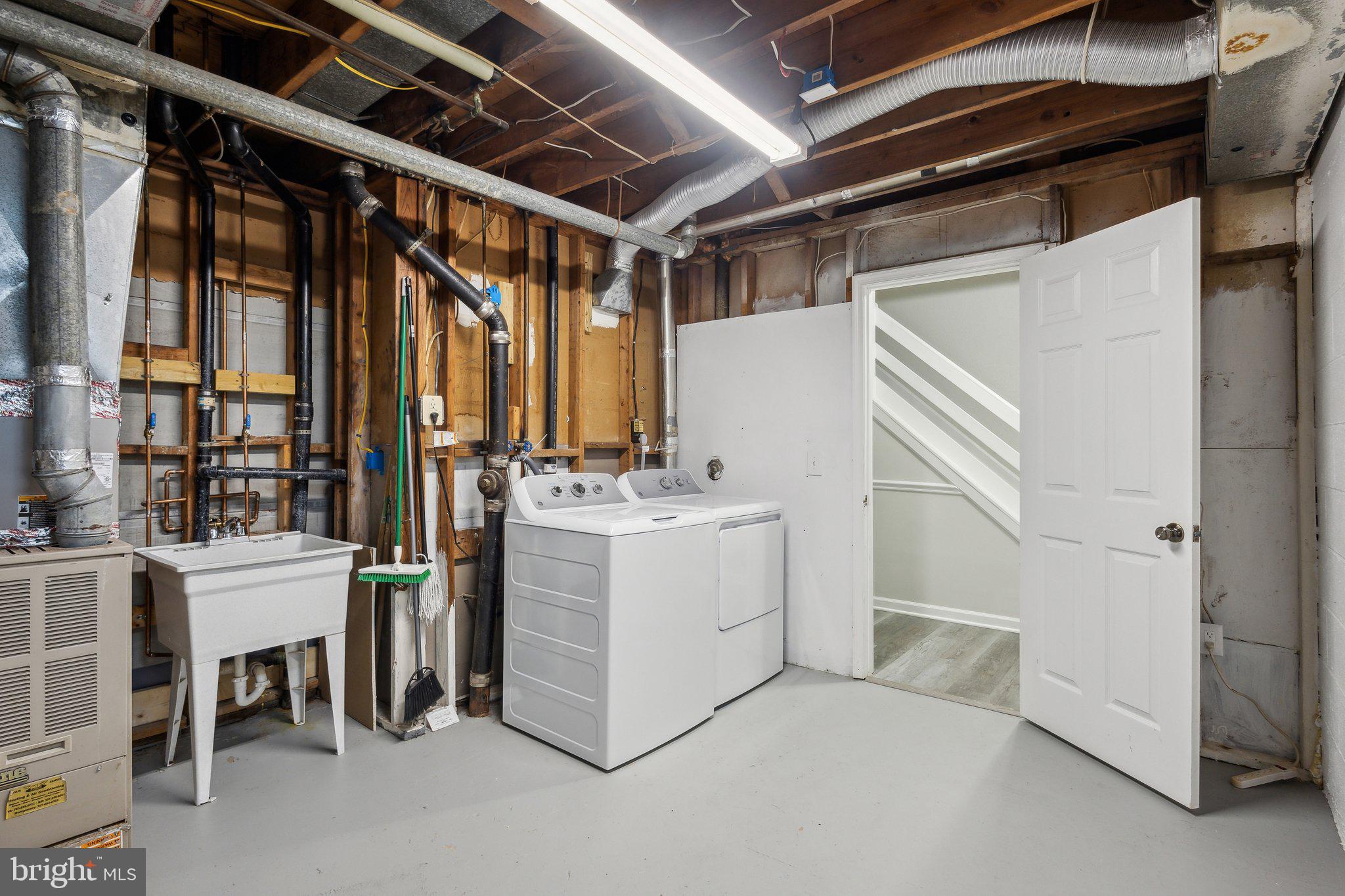 GREENWICH HILL - Residential Lease