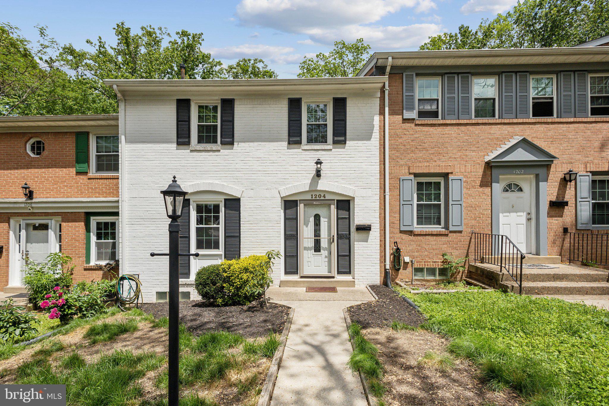 GREENWICH HILL - Residential Lease