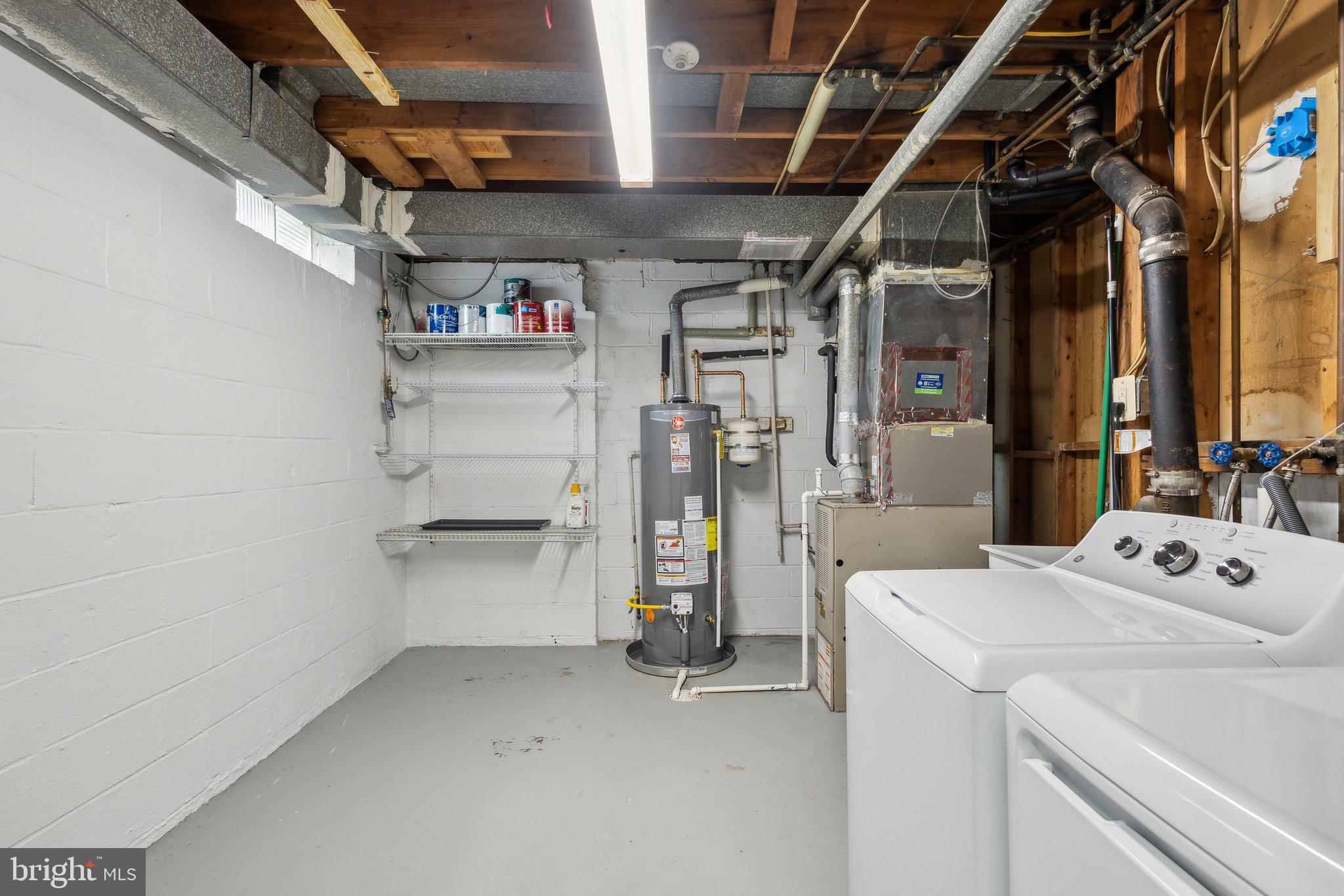 GREENWICH HILL - Residential Lease