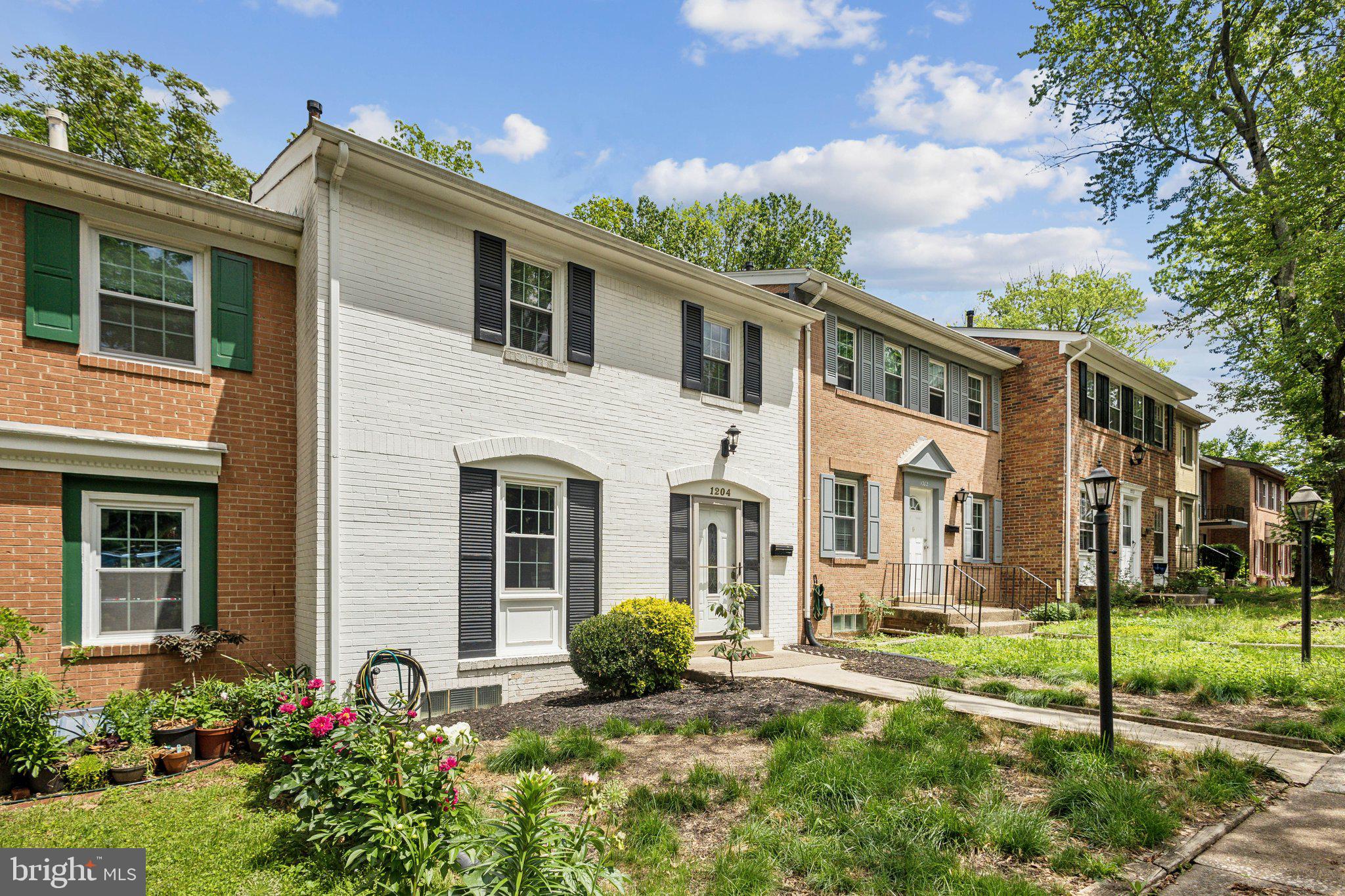 GREENWICH HILL - Residential Lease