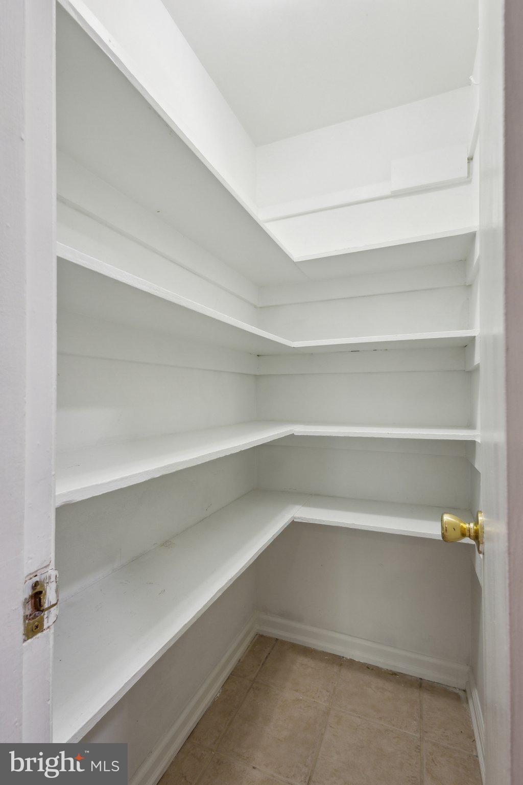 GREENWICH HILL - Residential Lease