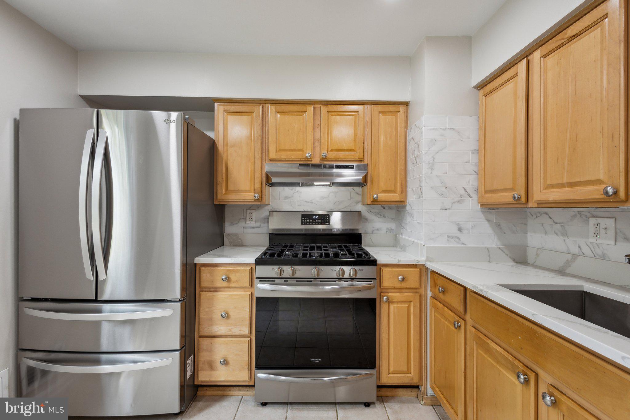 GREENWICH HILL - Residential Lease