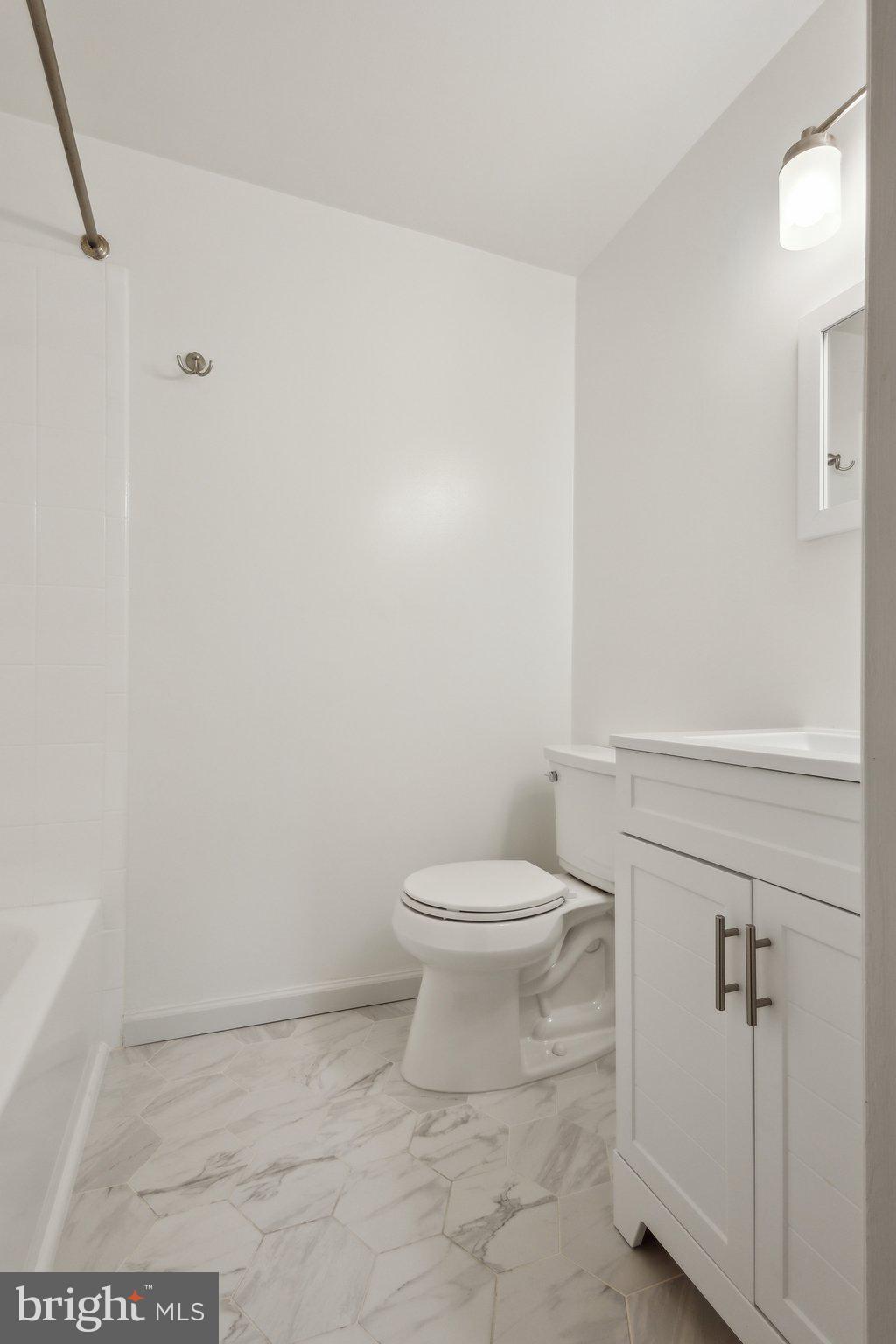 GREENWICH HILL - Residential Lease