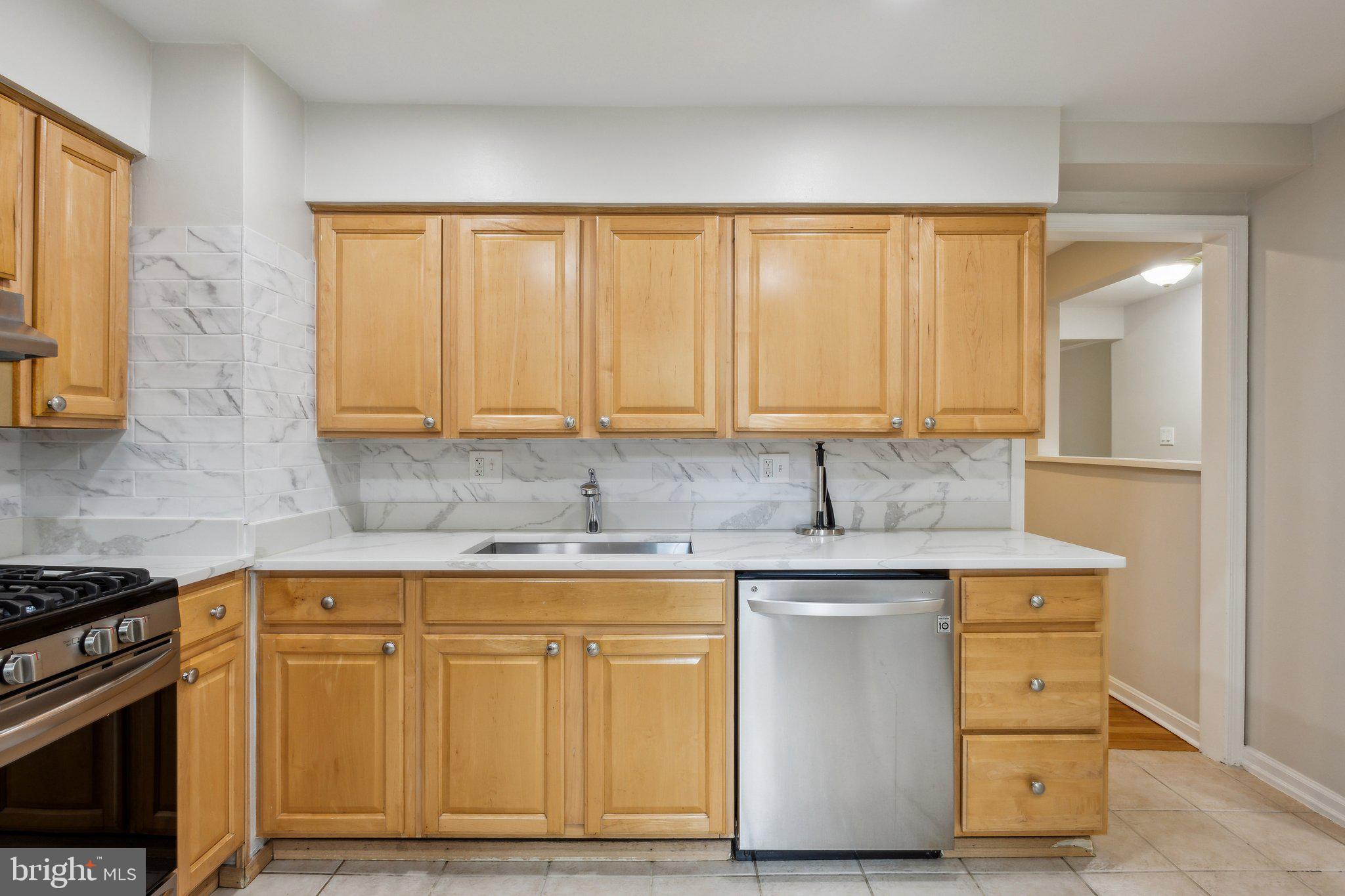 GREENWICH HILL - Residential Lease