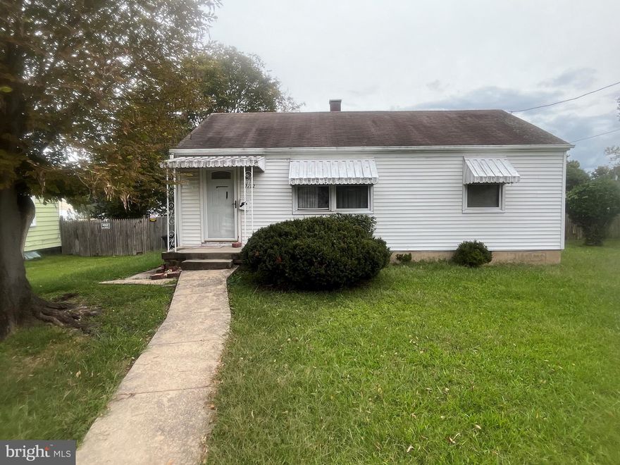 This is an excellent opportunity for an owner-occupant or investor!  Cozy two bed one bath, with a large fenced-in backyard and a large unfinished basement for storage.