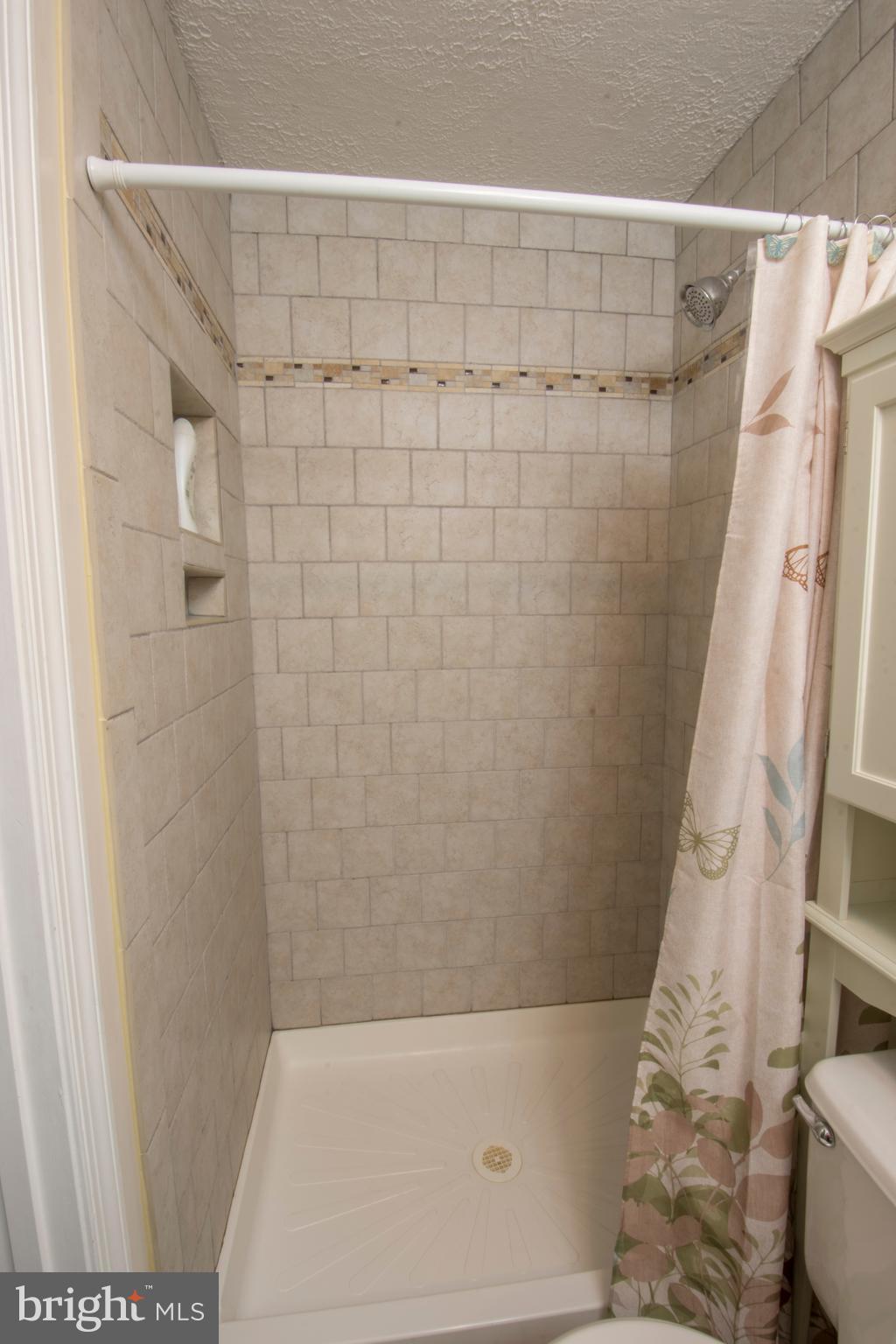 WHISPERING WOODS - Residential