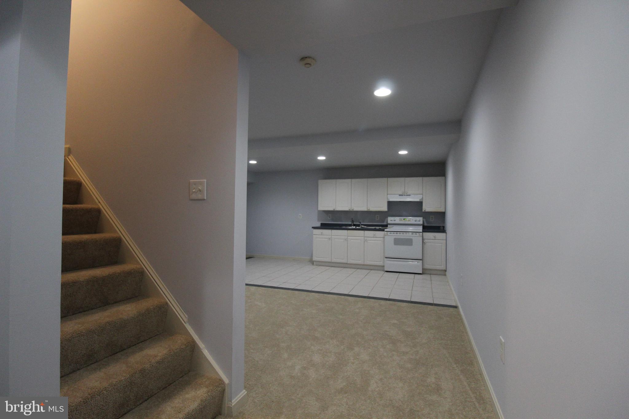 FIVE OAKS ESTATES - Residential Lease