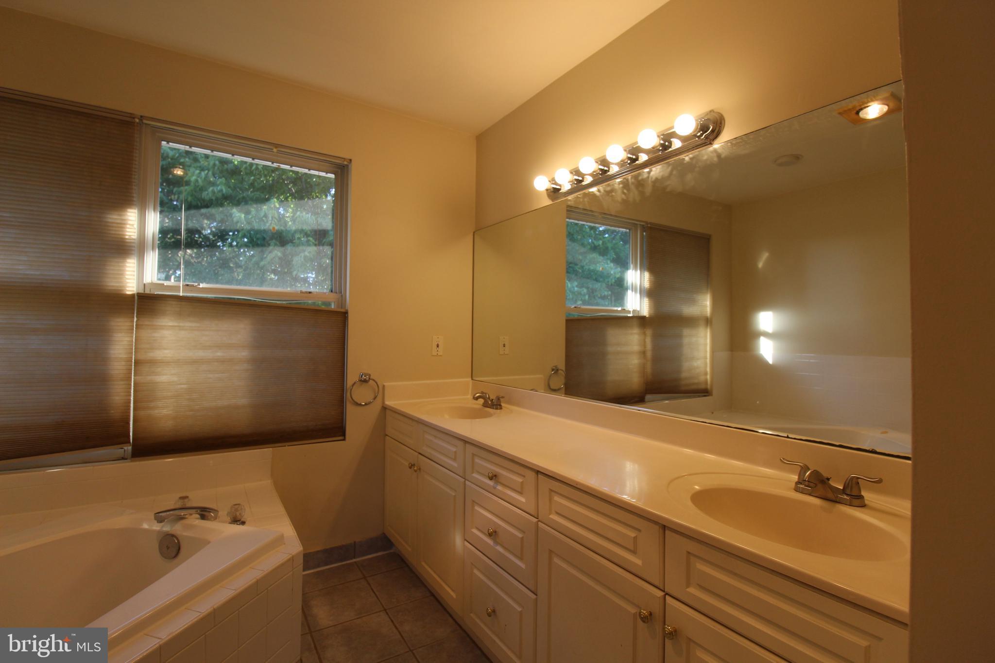 FIVE OAKS ESTATES - Residential Lease