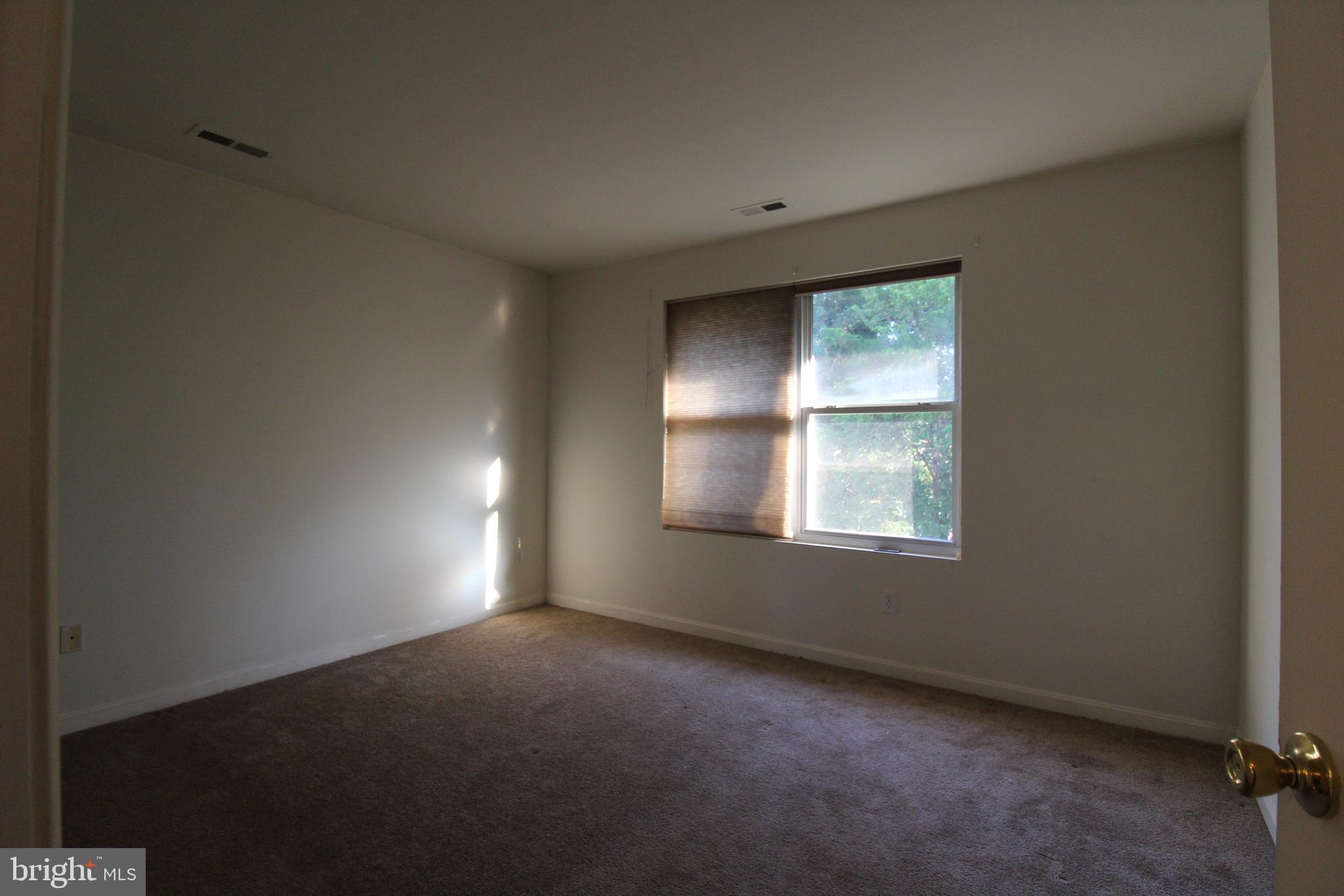 FIVE OAKS ESTATES - Residential Lease