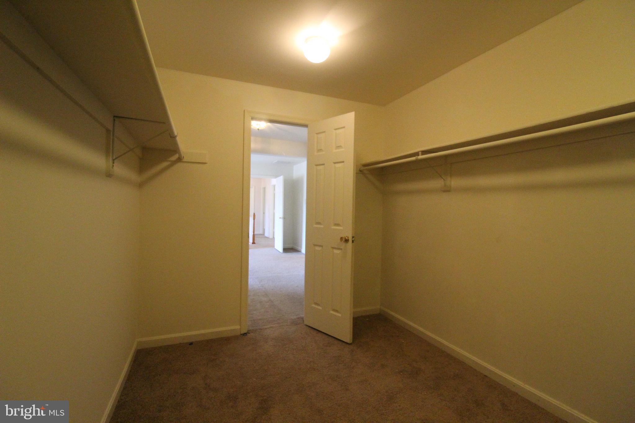 FIVE OAKS ESTATES - Residential Lease