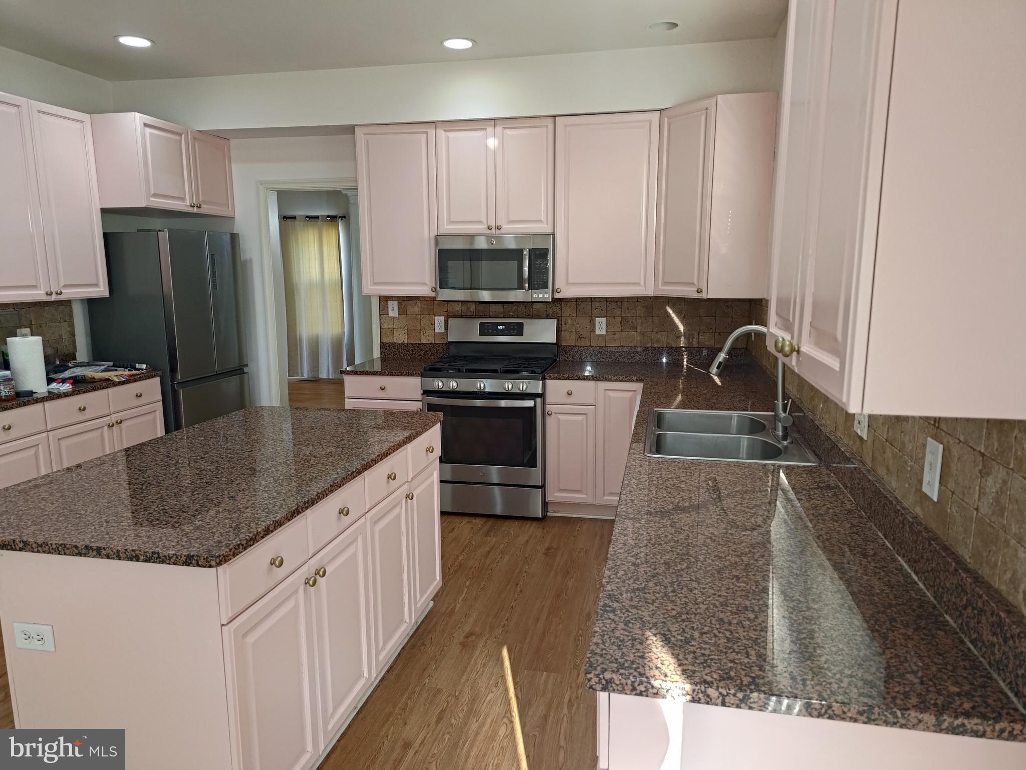 FIVE OAKS ESTATES - Residential Lease