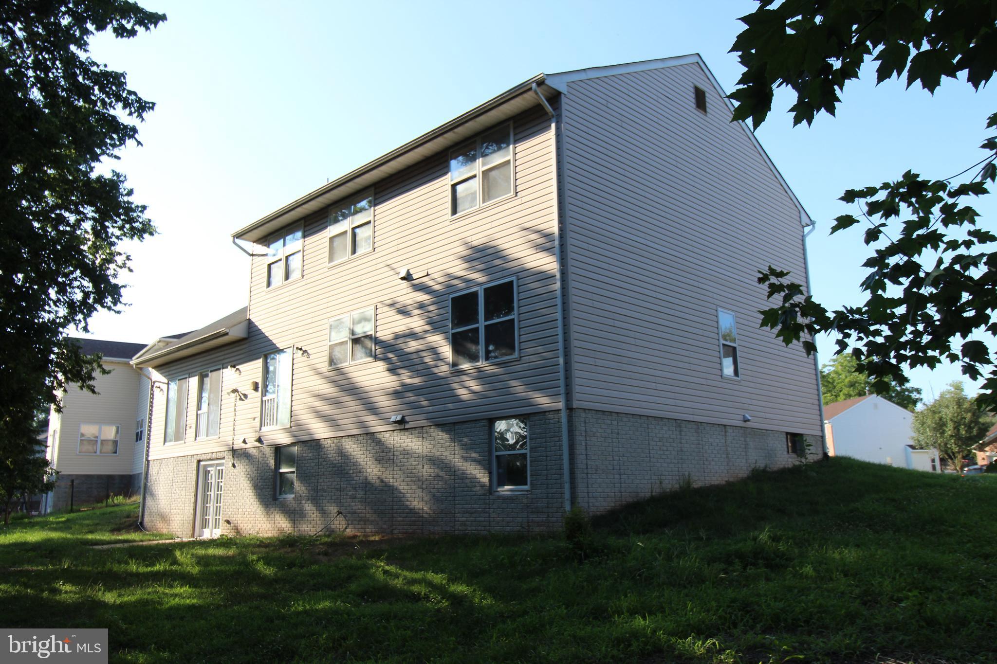 FIVE OAKS ESTATES - Residential Lease