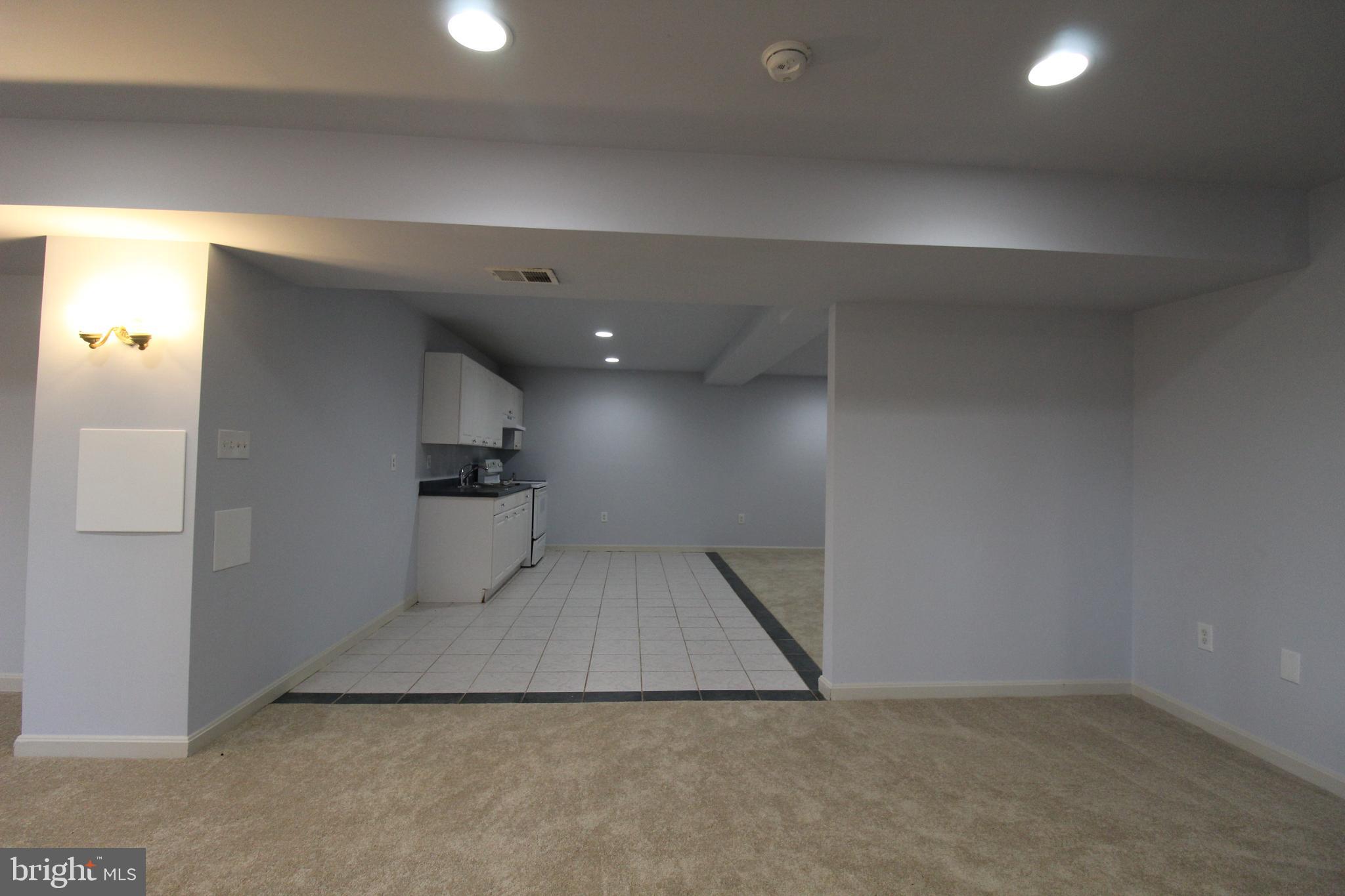 FIVE OAKS ESTATES - Residential Lease