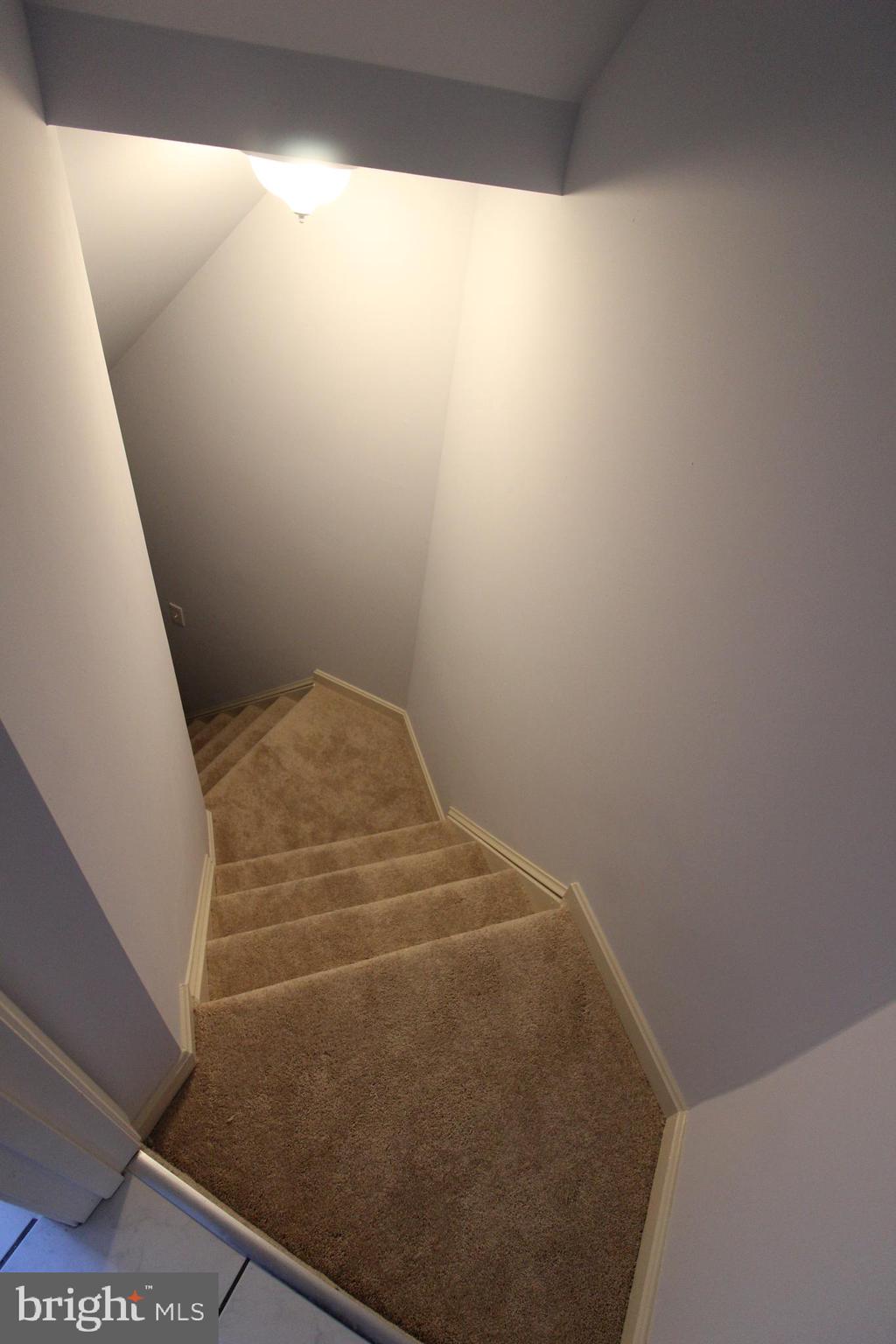 FIVE OAKS ESTATES - Residential Lease