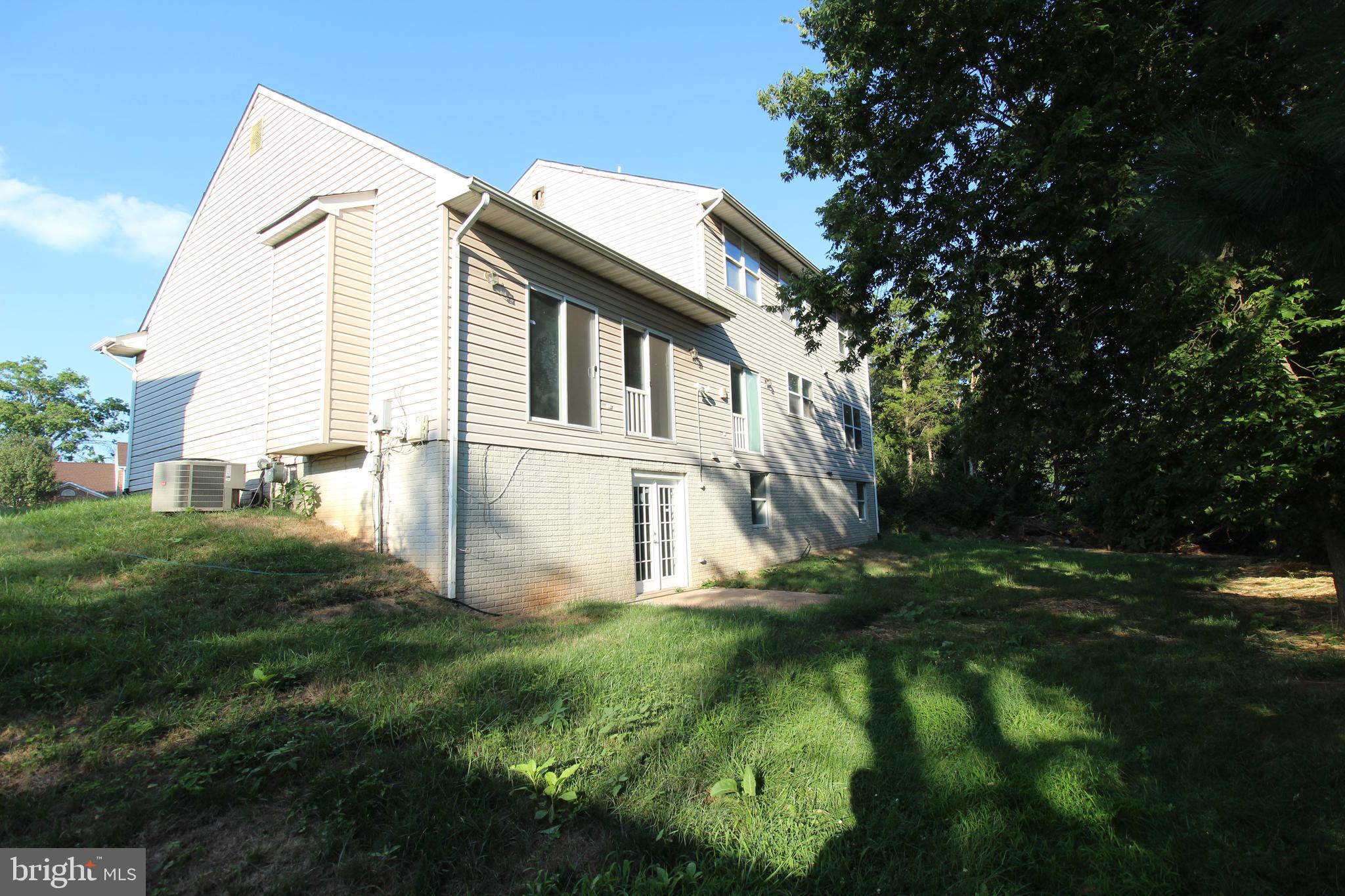 FIVE OAKS ESTATES - Residential Lease