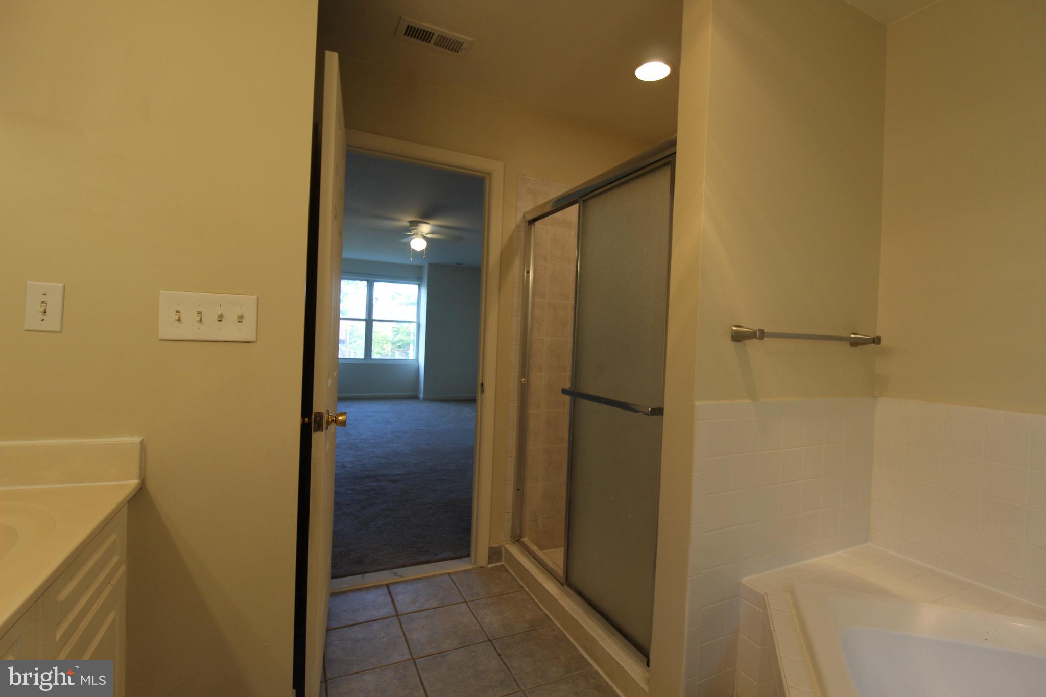 FIVE OAKS ESTATES - Residential Lease