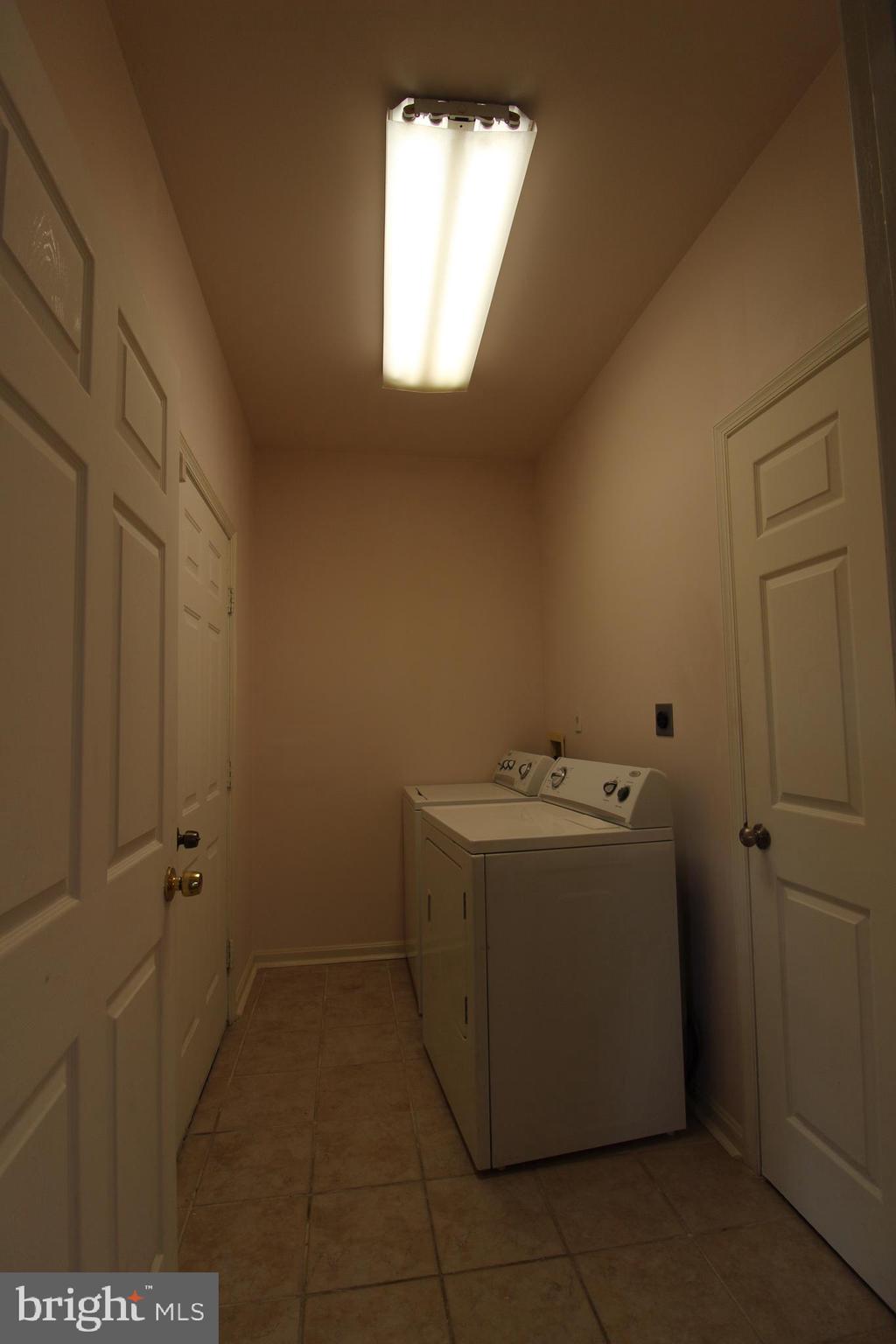 FIVE OAKS ESTATES - Residential Lease