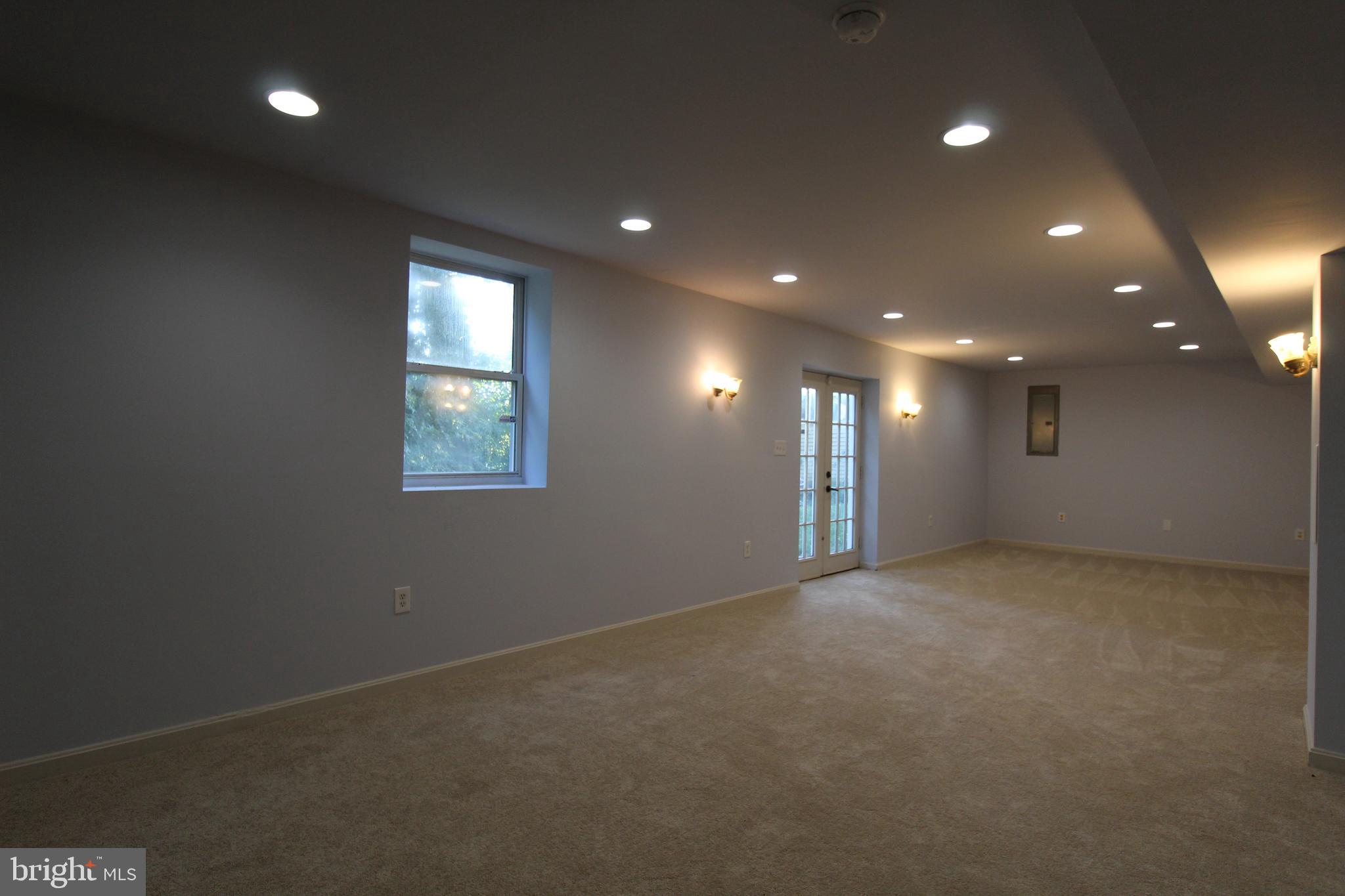 FIVE OAKS ESTATES - Residential Lease