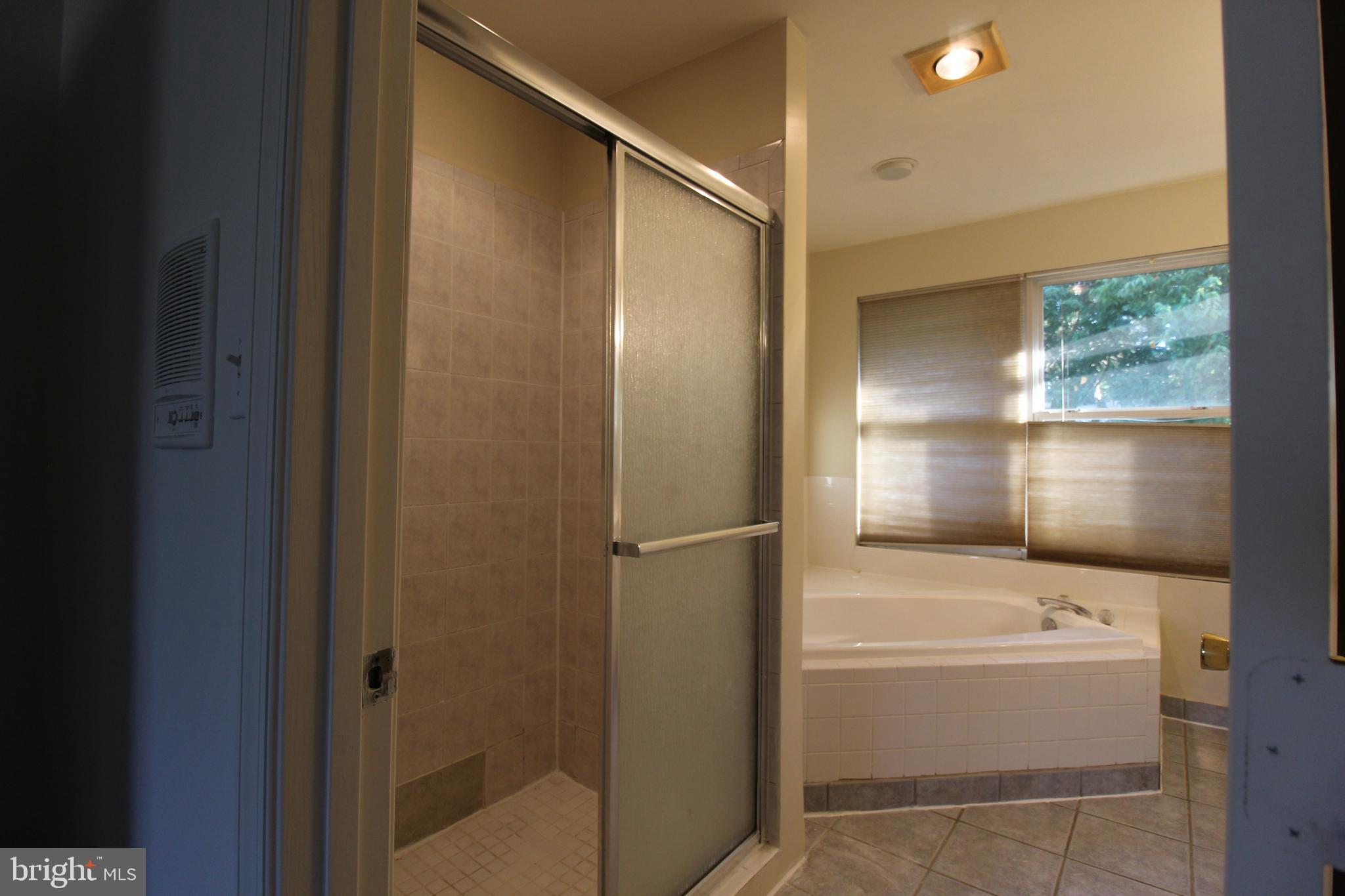 FIVE OAKS ESTATES - Residential Lease