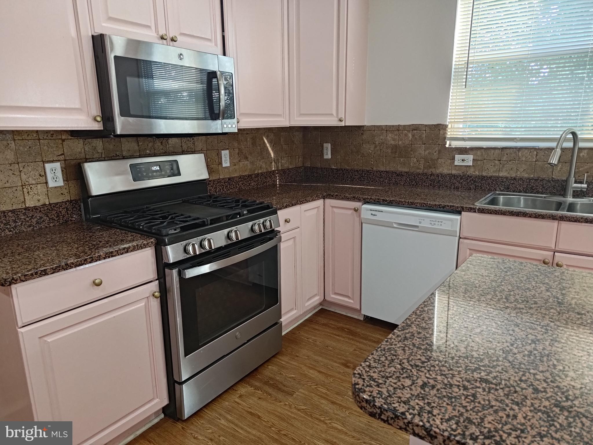 FIVE OAKS ESTATES - Residential Lease