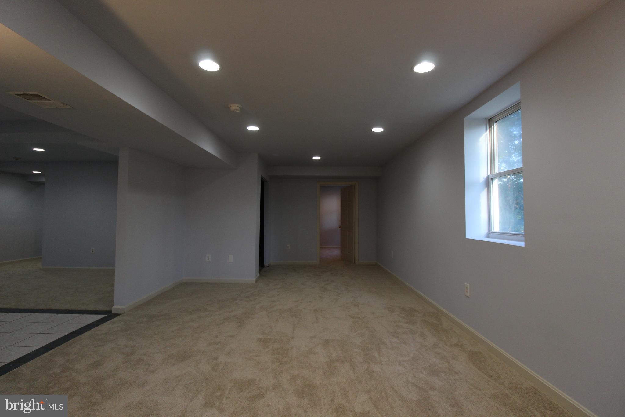 FIVE OAKS ESTATES - Residential Lease