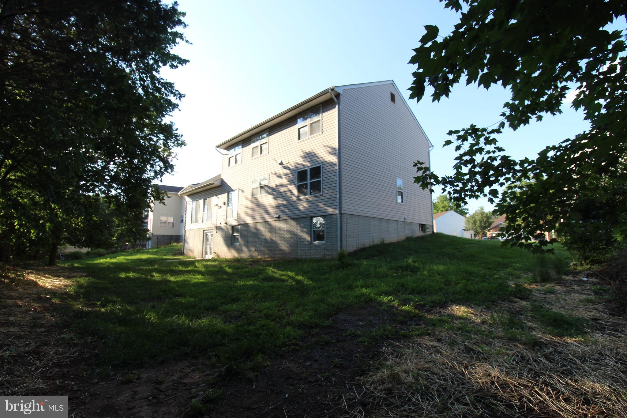 FIVE OAKS ESTATES - Residential Lease