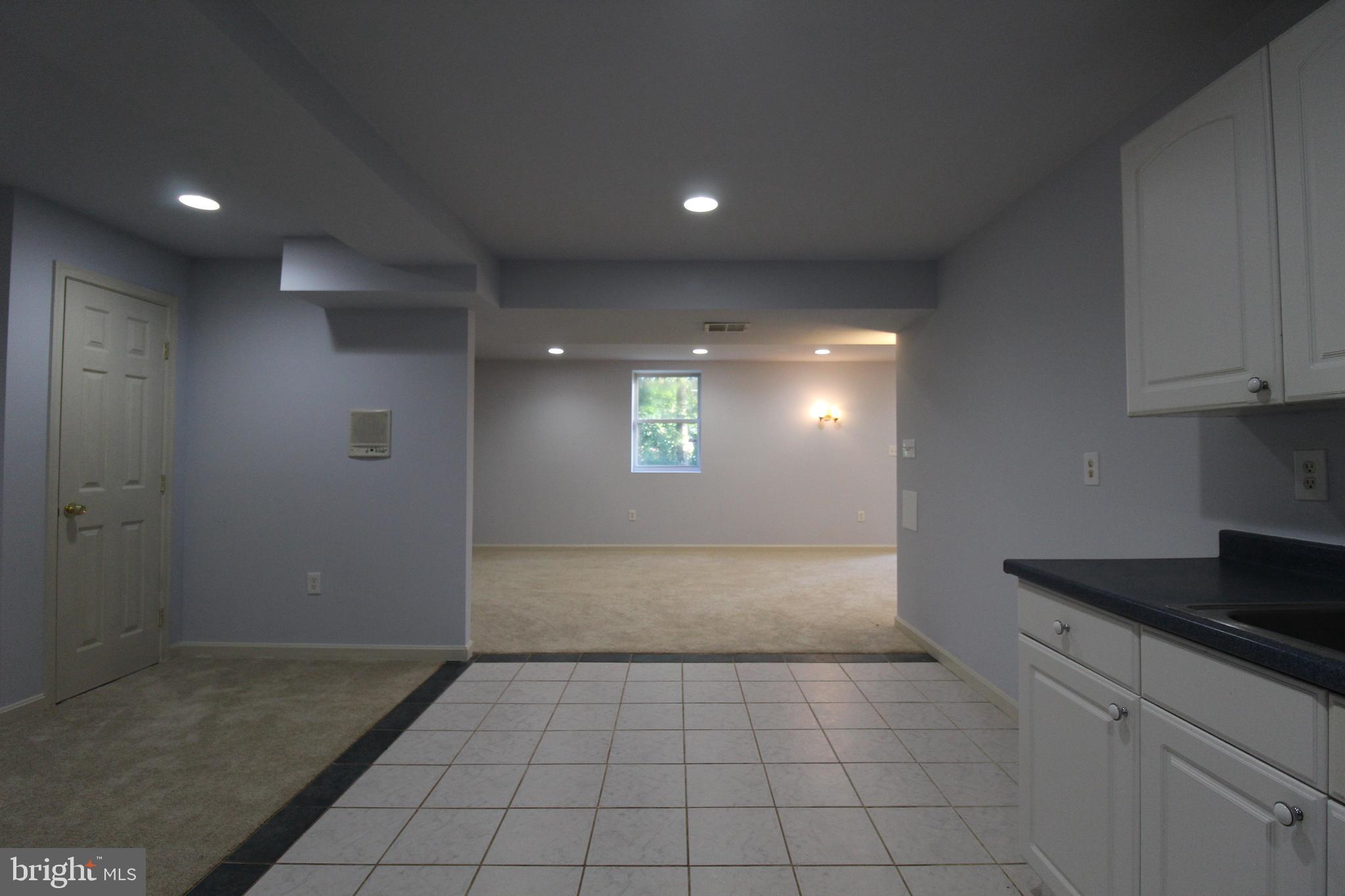 FIVE OAKS ESTATES - Residential Lease