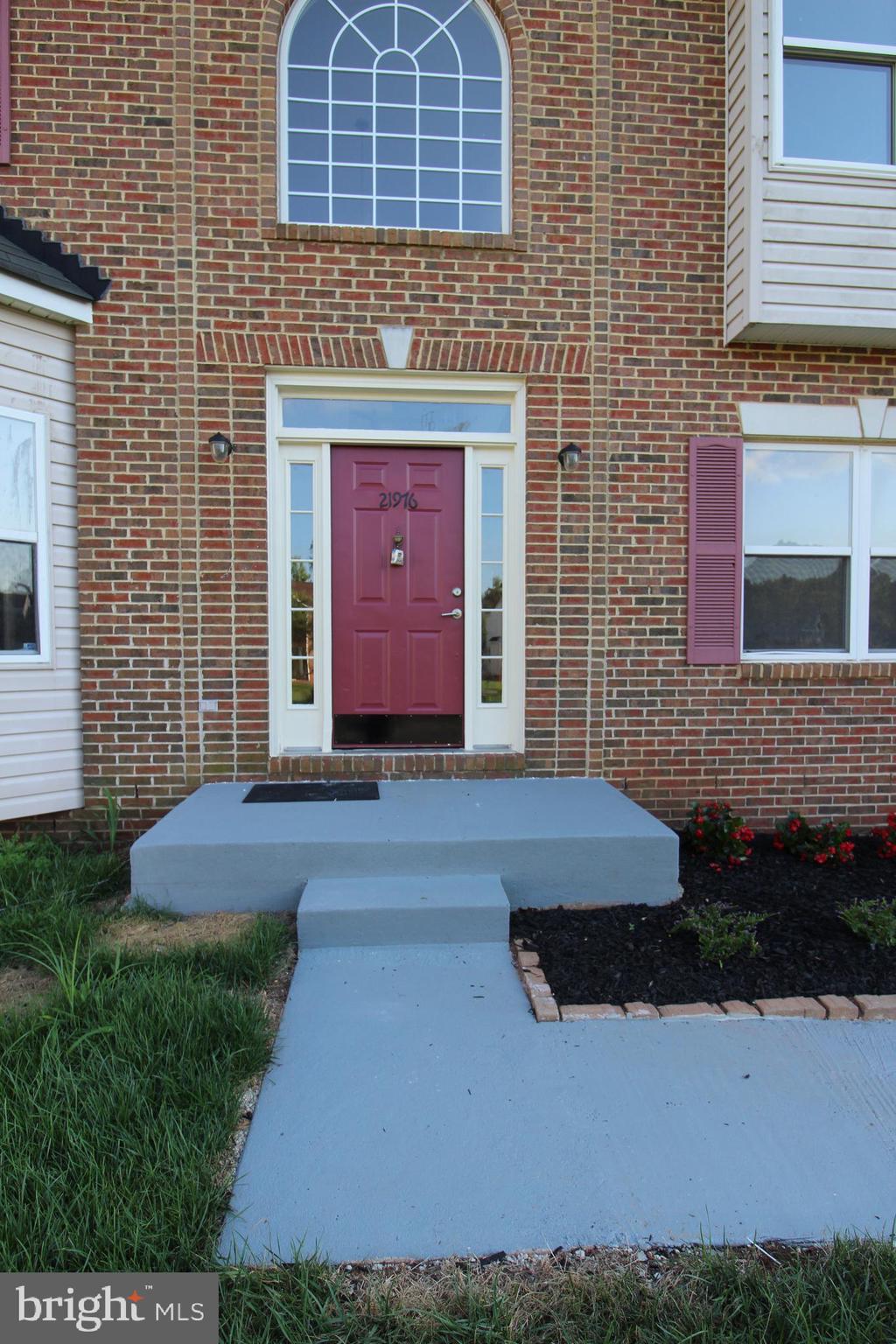 FIVE OAKS ESTATES - Residential Lease