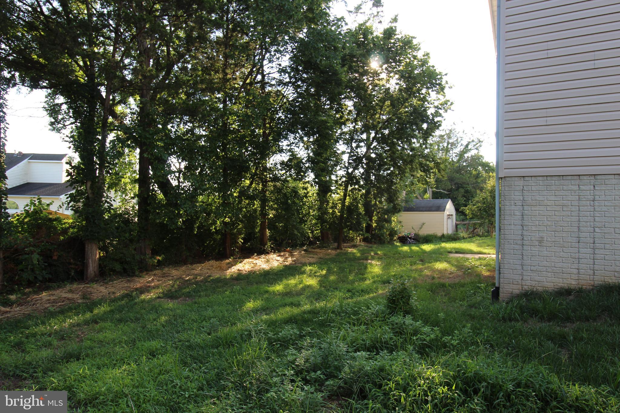 FIVE OAKS ESTATES - Residential Lease