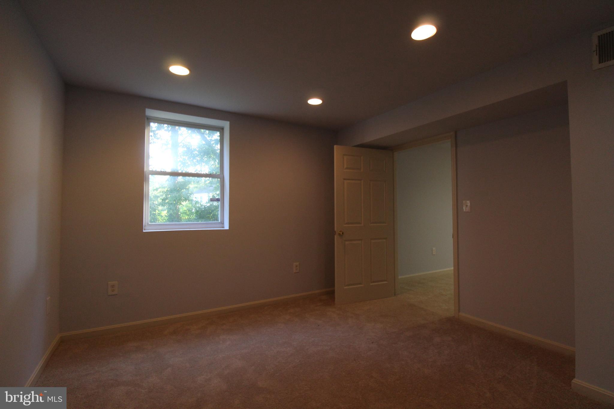 FIVE OAKS ESTATES - Residential Lease