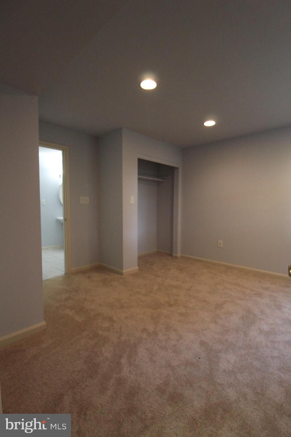 FIVE OAKS ESTATES - Residential Lease