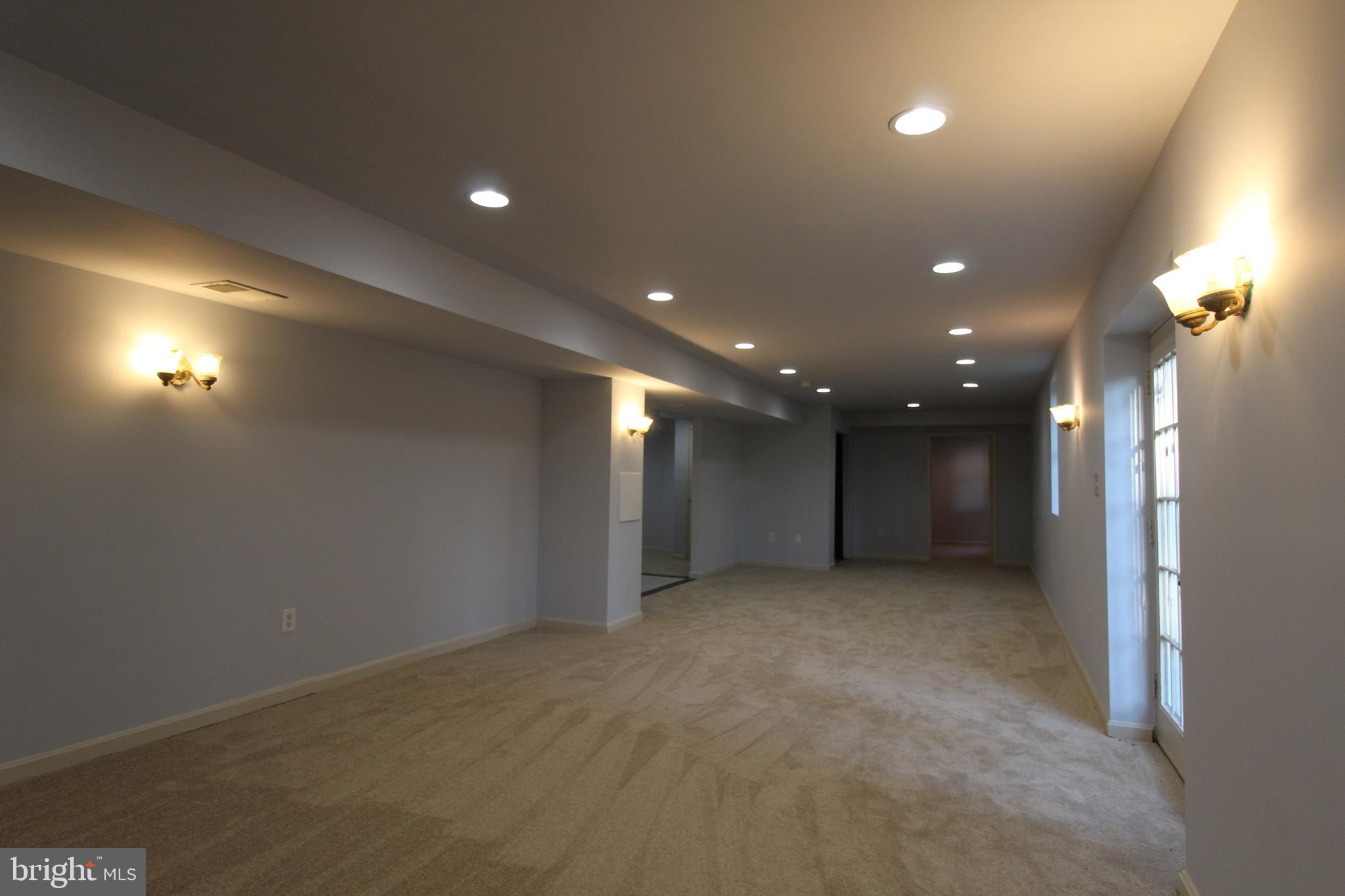 FIVE OAKS ESTATES - Residential Lease