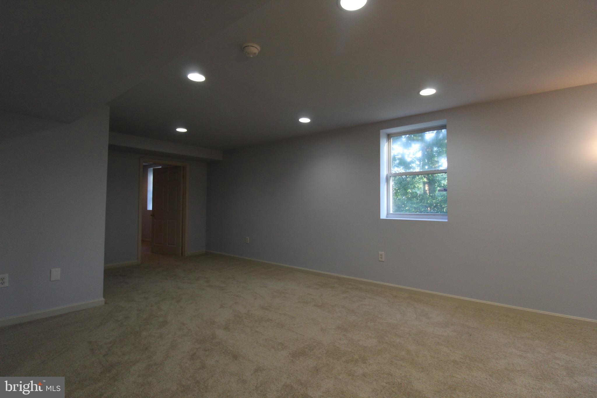 FIVE OAKS ESTATES - Residential Lease