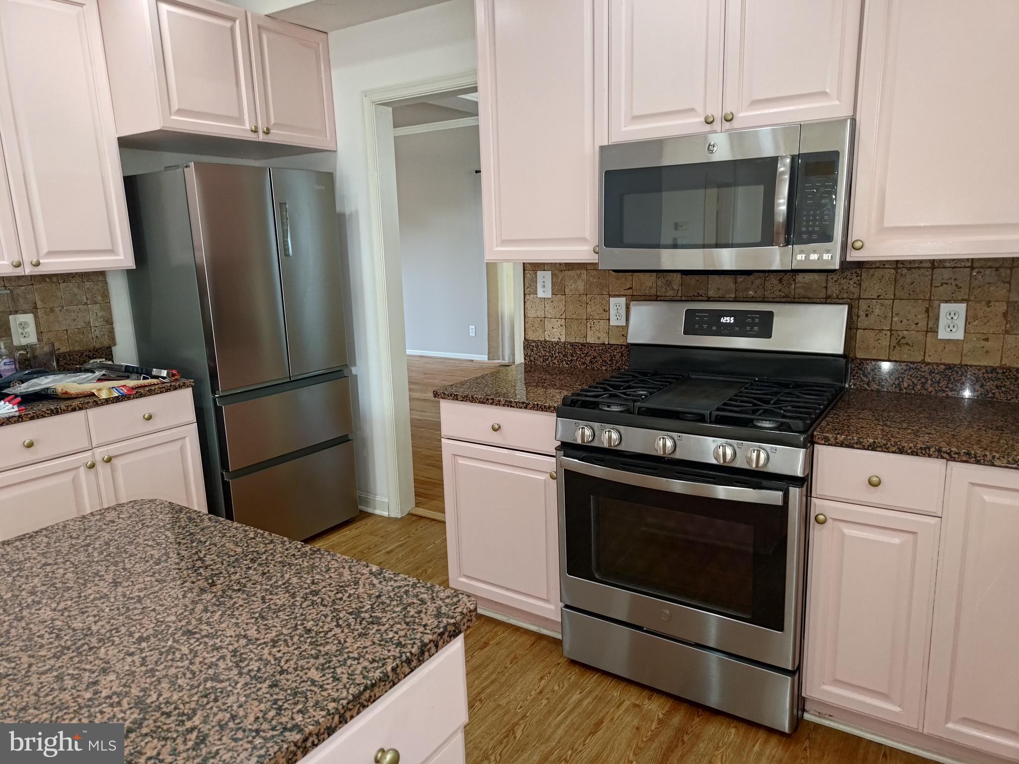 FIVE OAKS ESTATES - Residential Lease