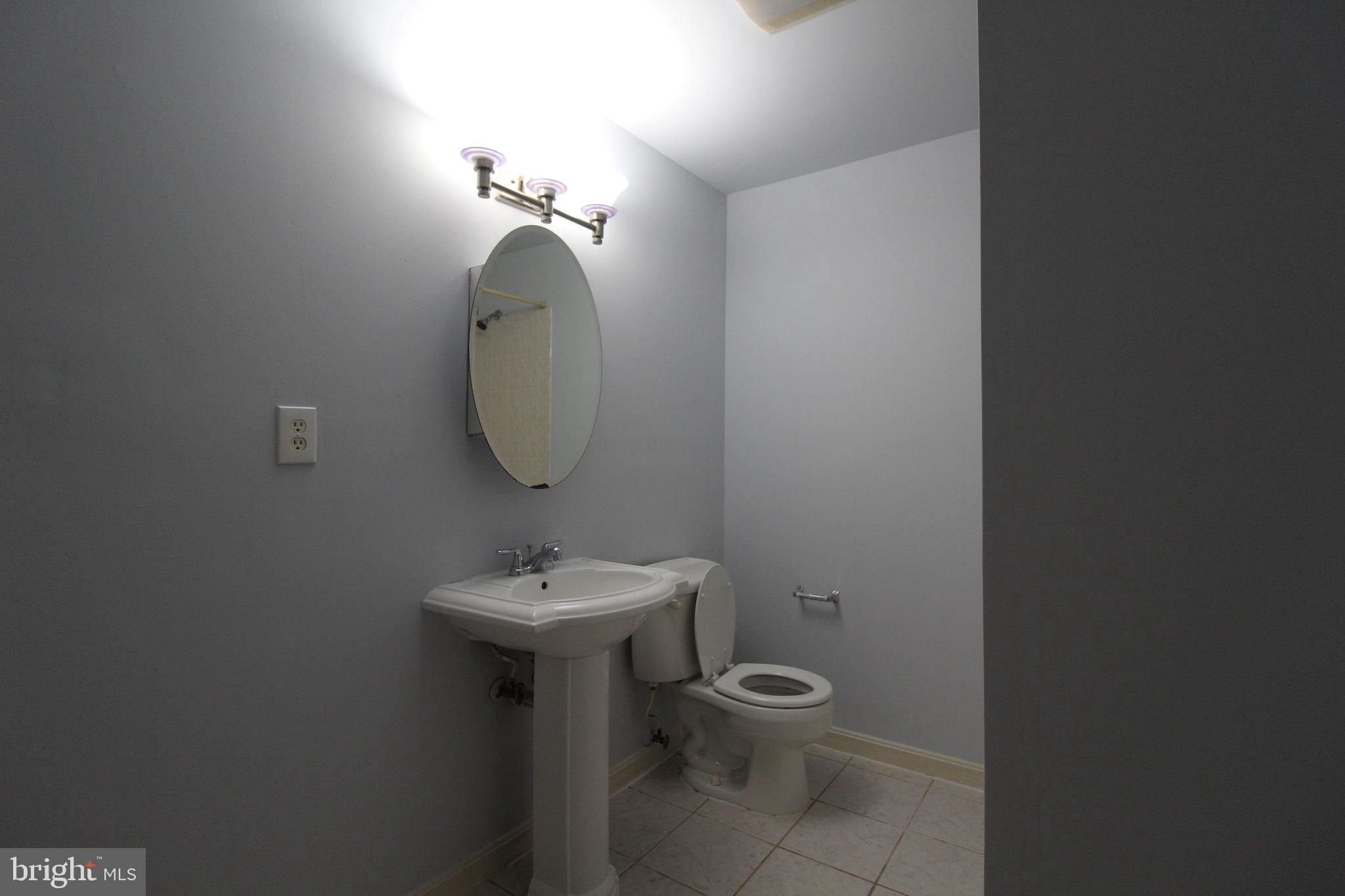 FIVE OAKS ESTATES - Residential Lease