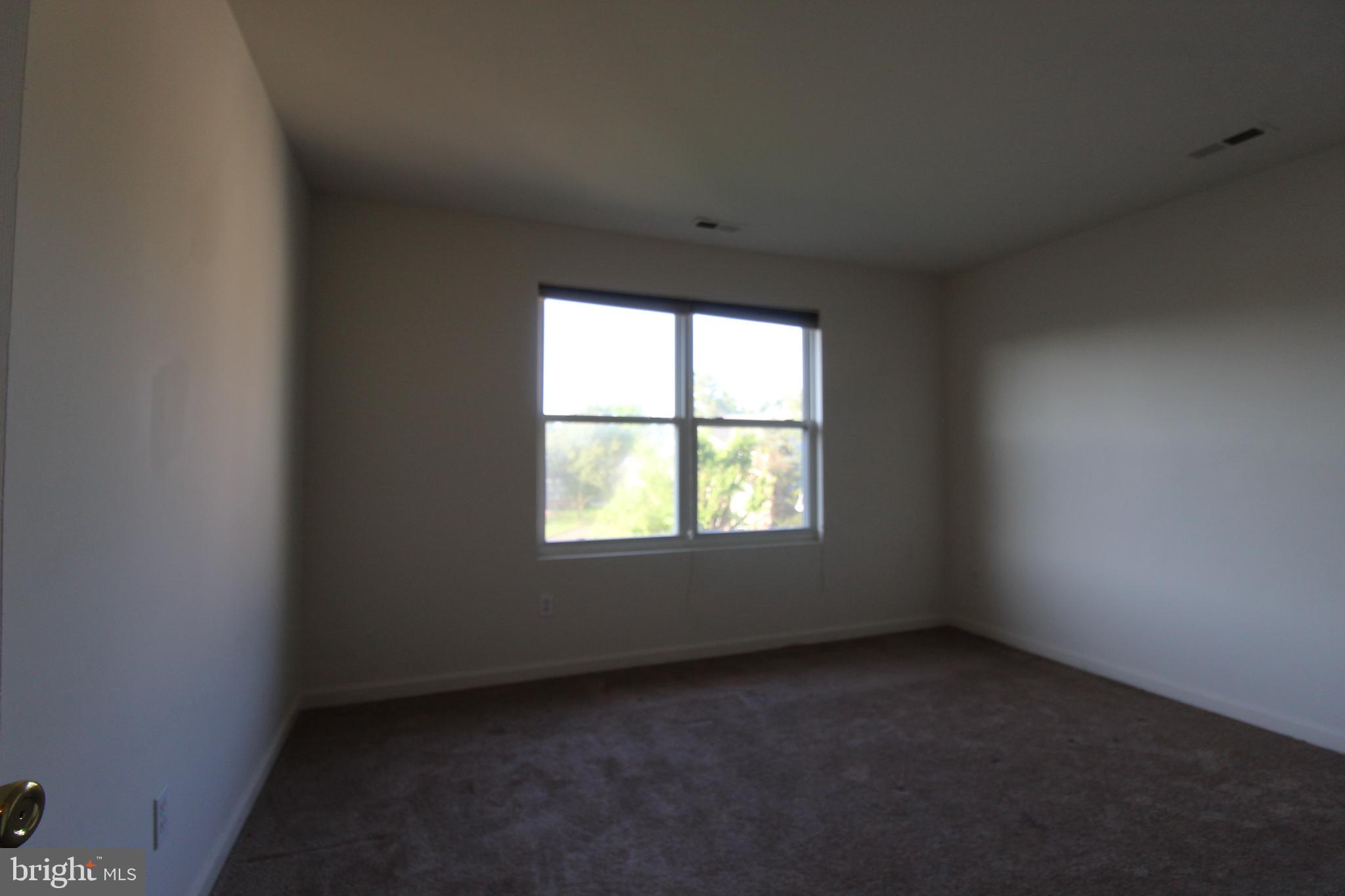 FIVE OAKS ESTATES - Residential Lease