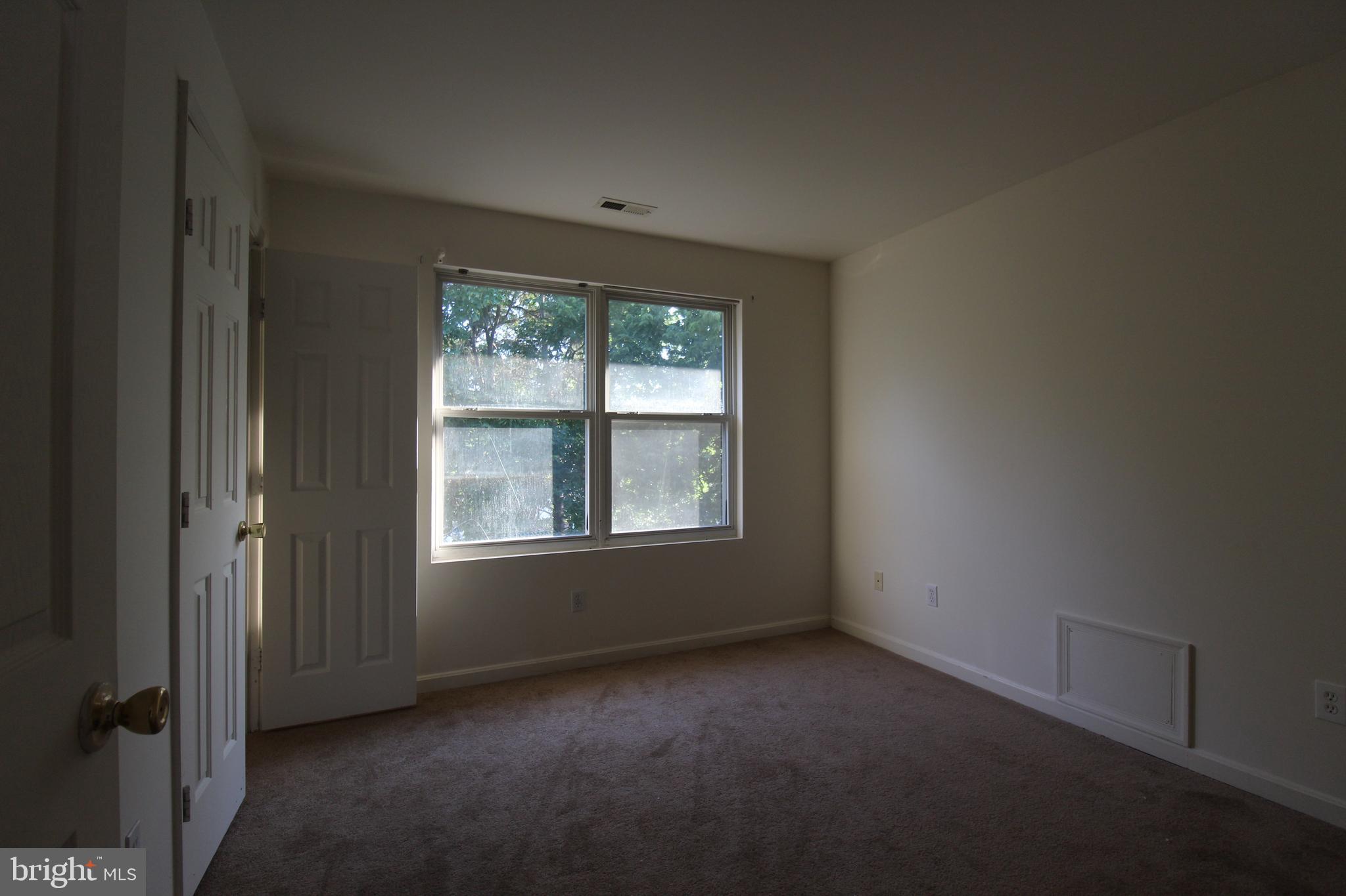 FIVE OAKS ESTATES - Residential Lease