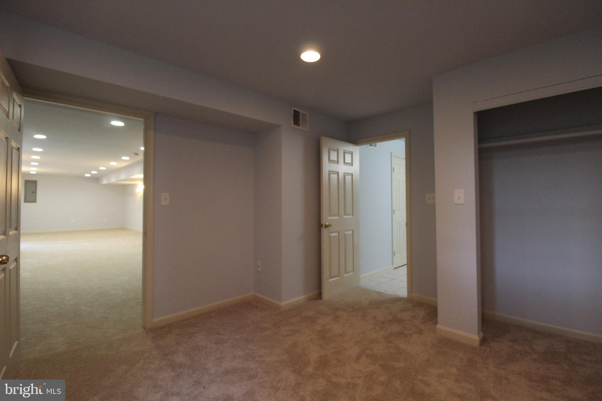 FIVE OAKS ESTATES - Residential Lease