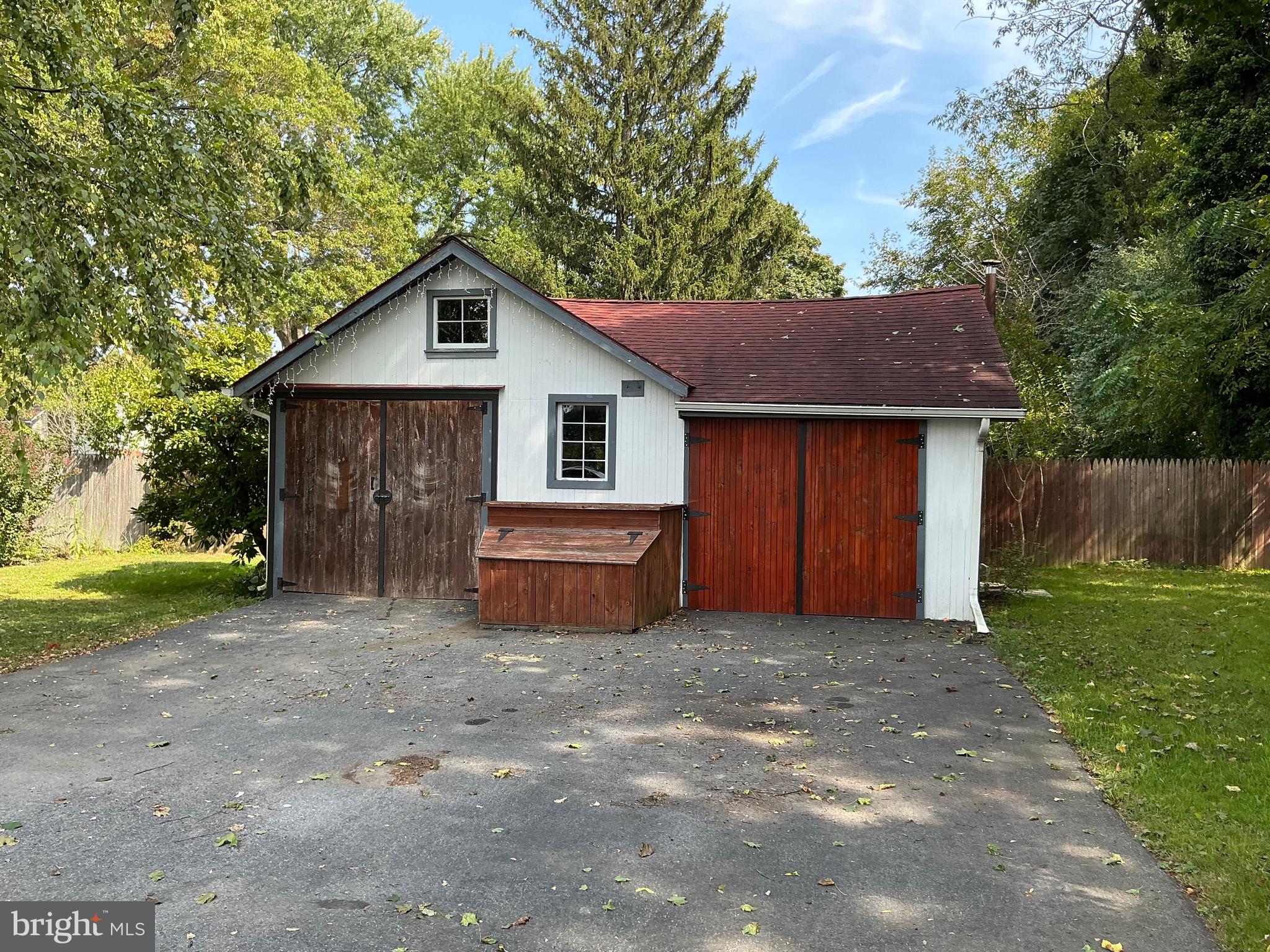 LIONVILLE - Residential