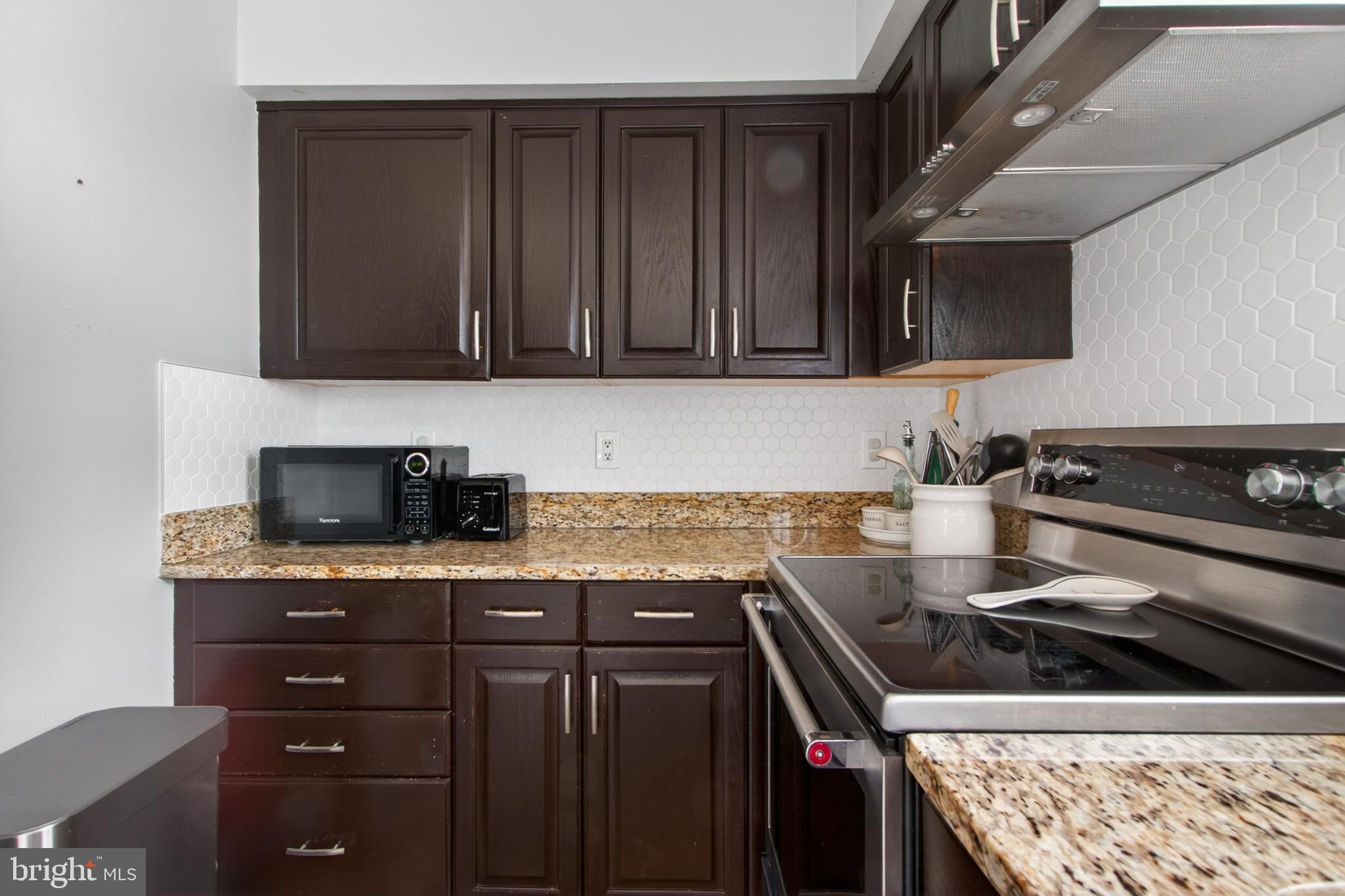 SOUTH STREET STATION - Residential