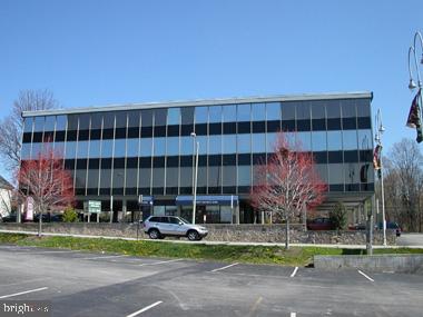 233 E LANCASTER AVENUE