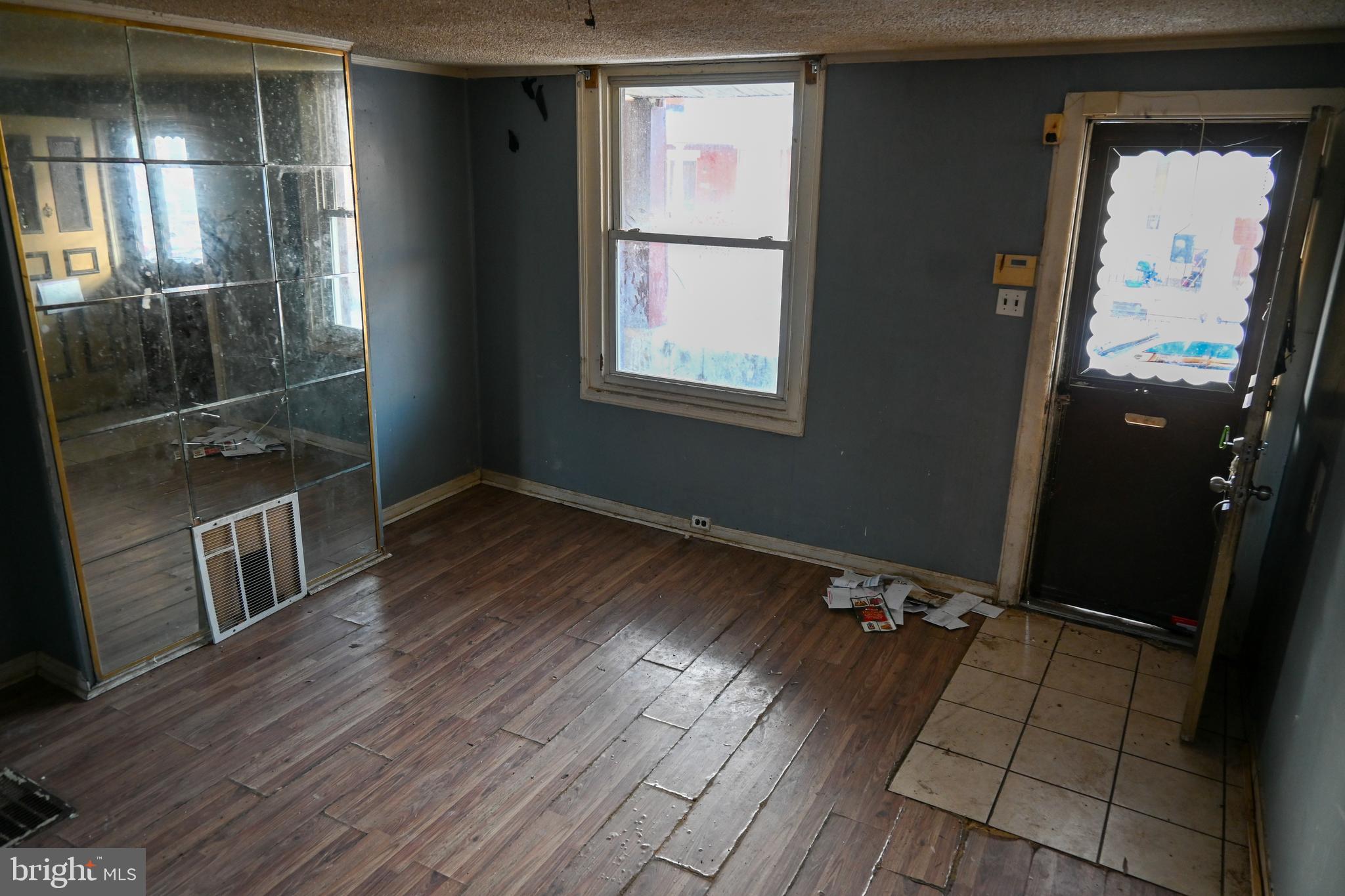 547 S SALFORD STREET