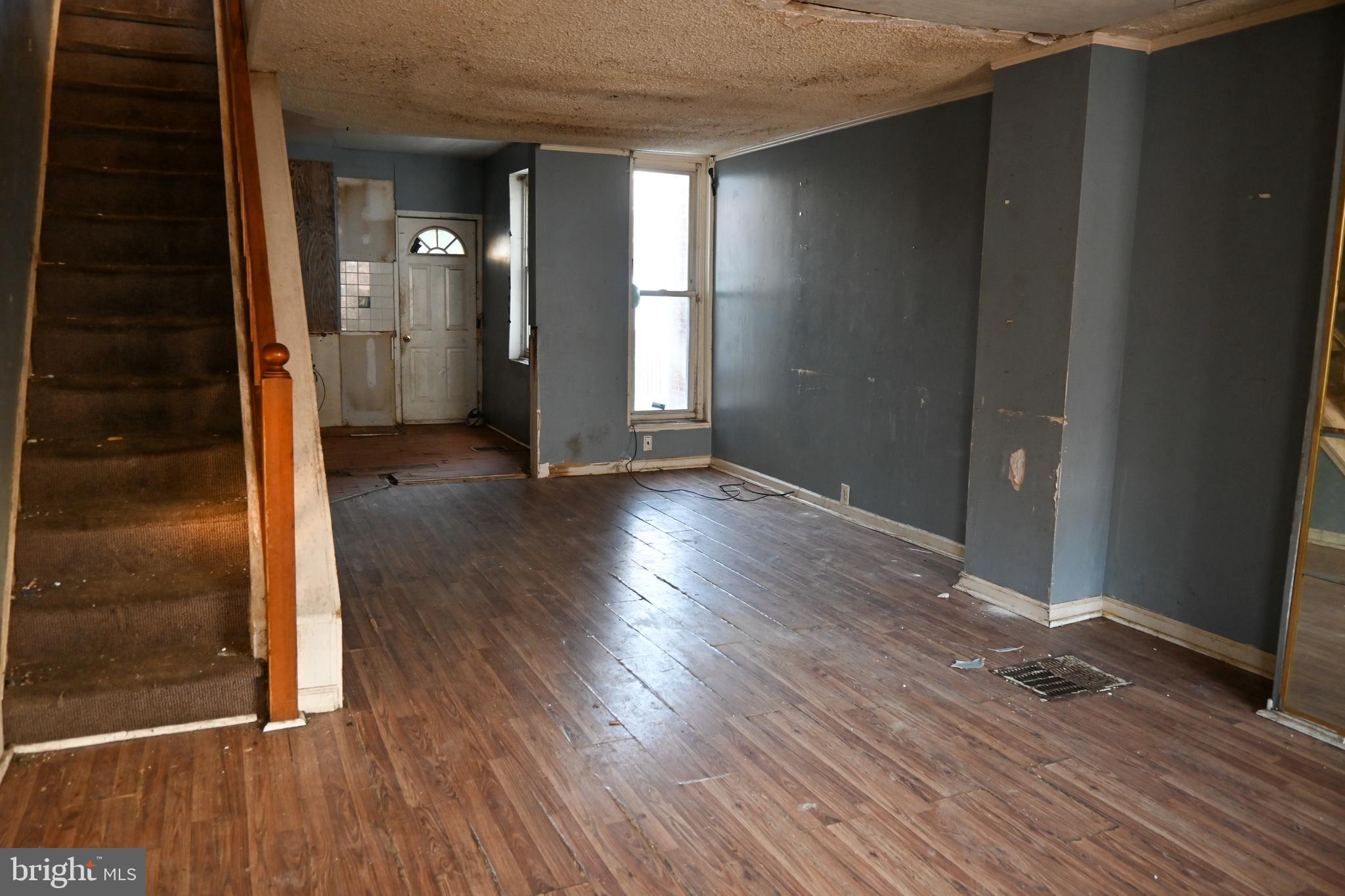 547 S SALFORD STREET