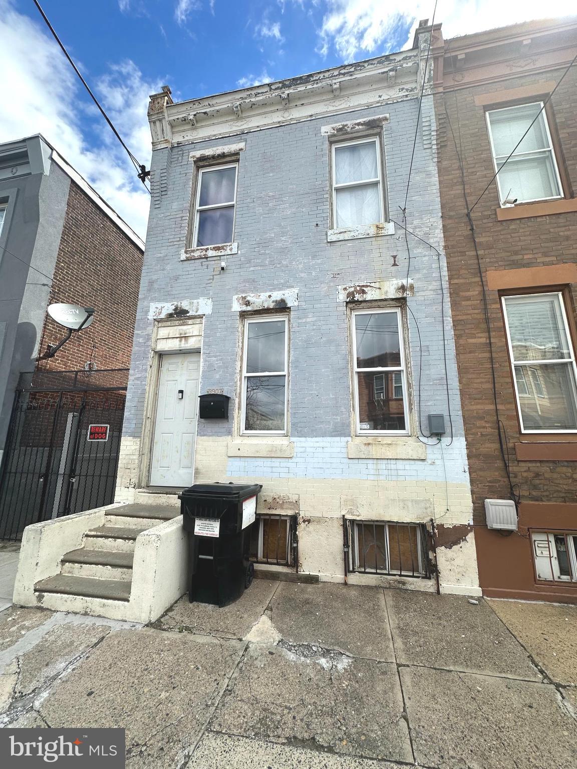 Charming 3-bedroom, 1-bathroom property for sale with the option for immediate rental income. Tenants in place can either continue occupancy or vacate with notice prior to settlement, offering flexibility for investors or new homeowners. Don't miss the opportunity to own this versatile property!