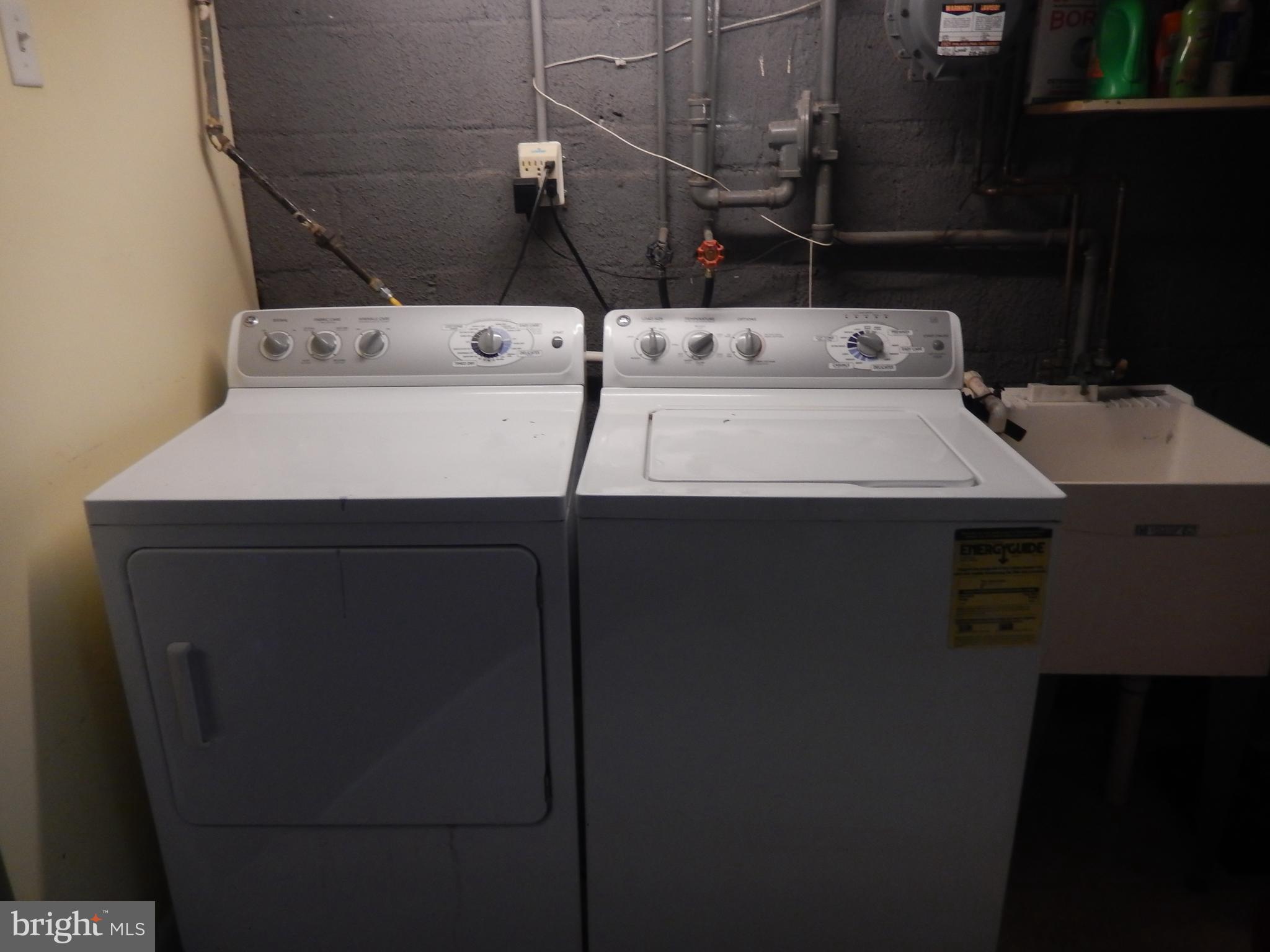 ASHTON-WOODENBRIDGE - Residential