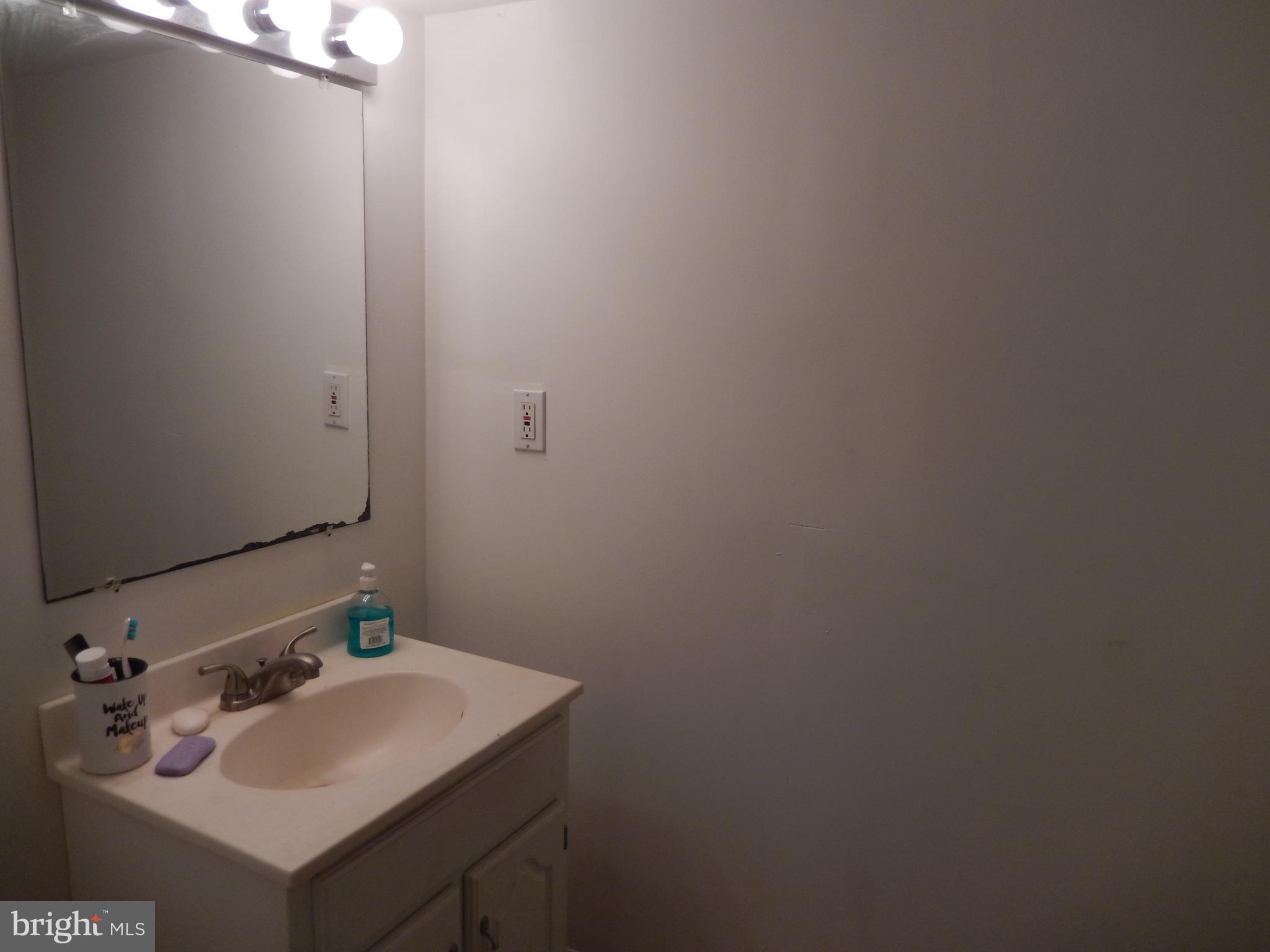 ASHTON-WOODENBRIDGE - Residential